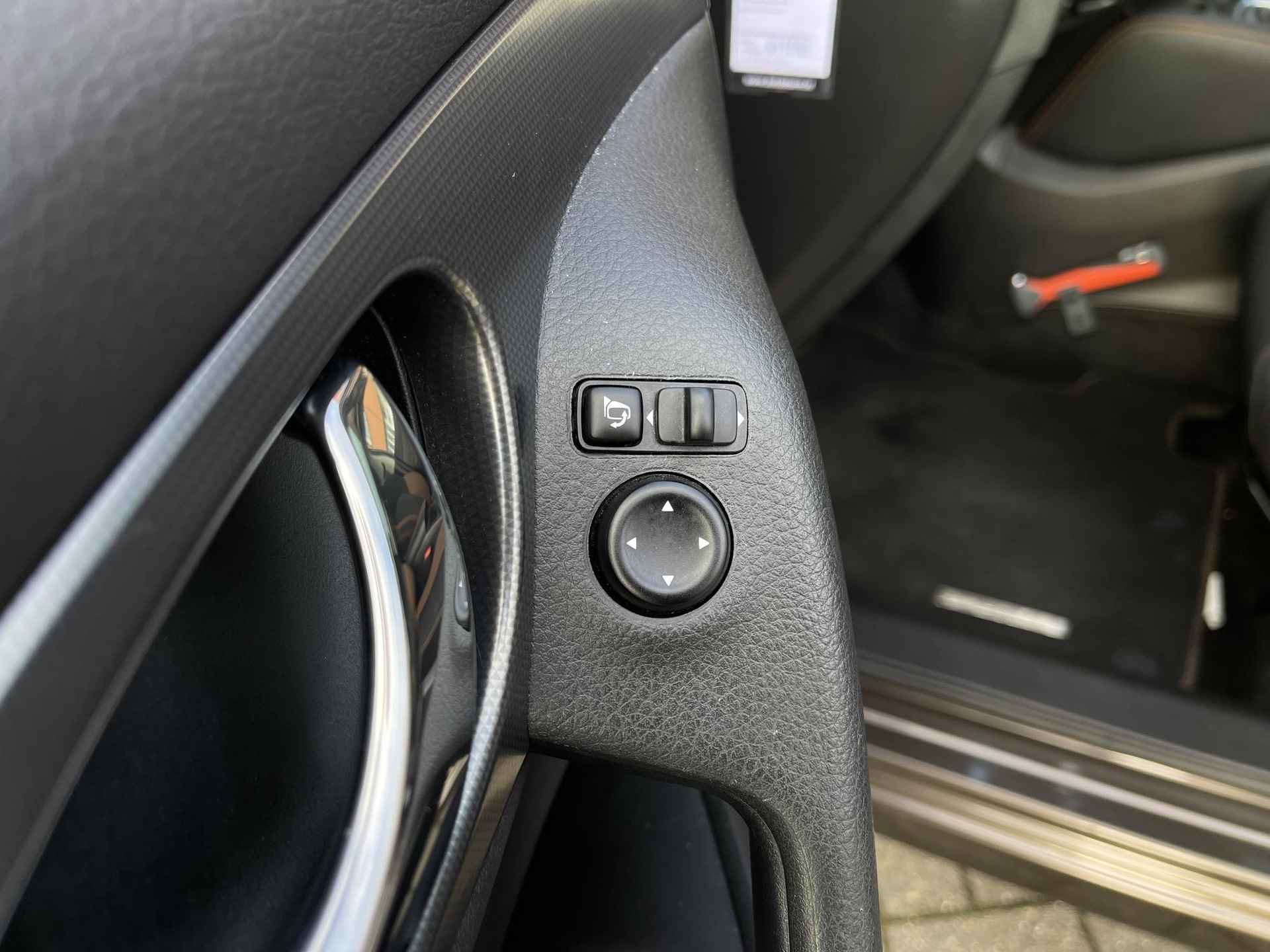 Nissan Qashqai 1.3 DIG-T N-Motion | Panoramadak | Apple Carplay/Android Auto | LED Koplampen | 19'' Velgen | 360° Camera | Keyless Entry | Rijklaarprijs! - 22/26