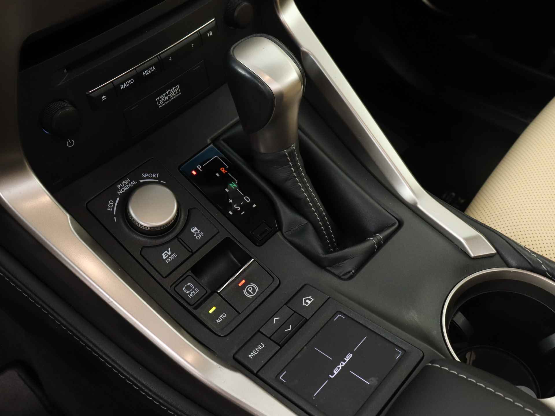 Lexus NX 300h AWD President Limited | Panoramadak | Adaptieve Cruise Control | Mark Levinson | Trekhaak | - 10/47