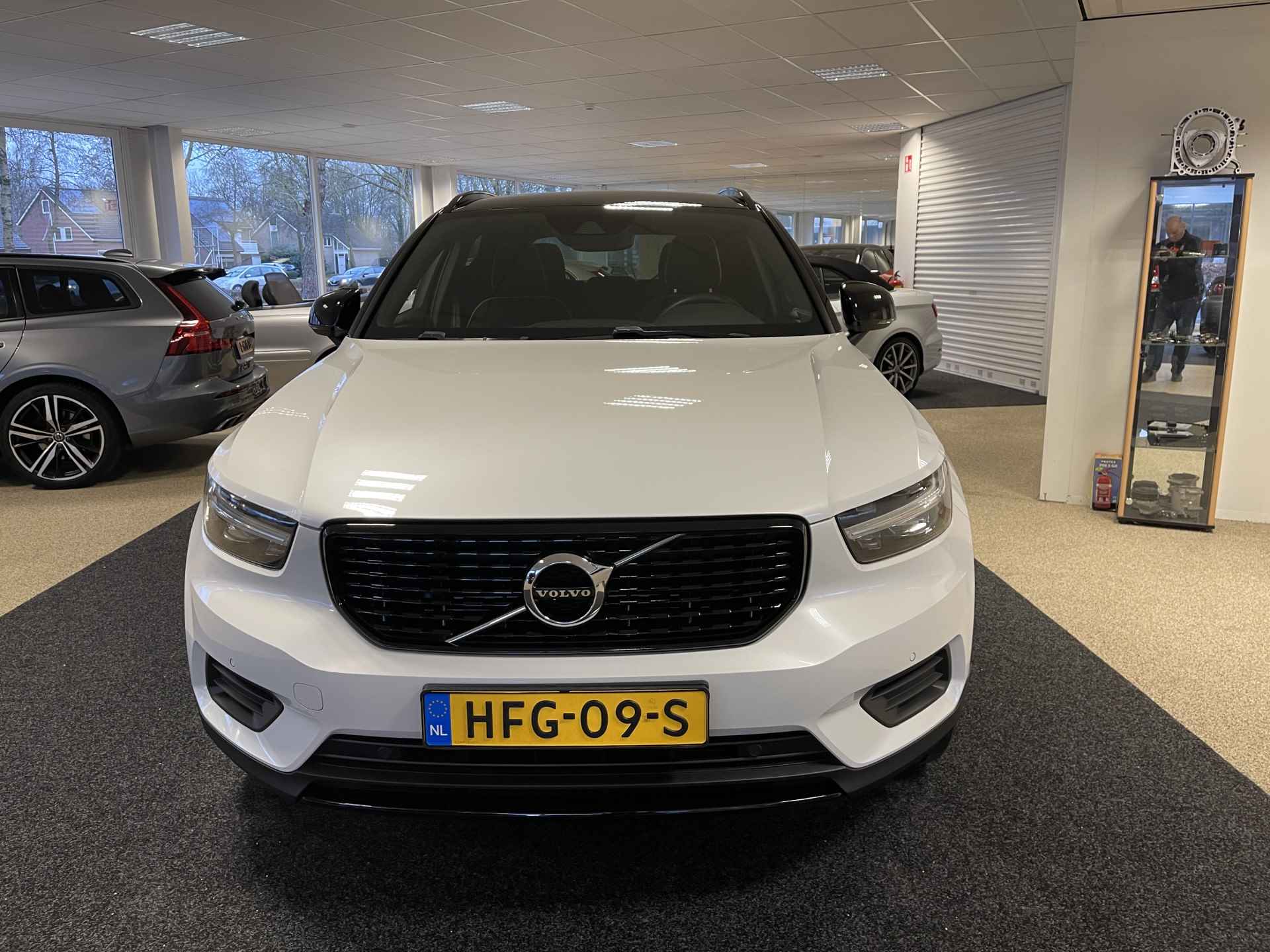 Volvo XC40 1.5 T4 Recharge R-Design 212 PK van eerste eigenaar - 4/19