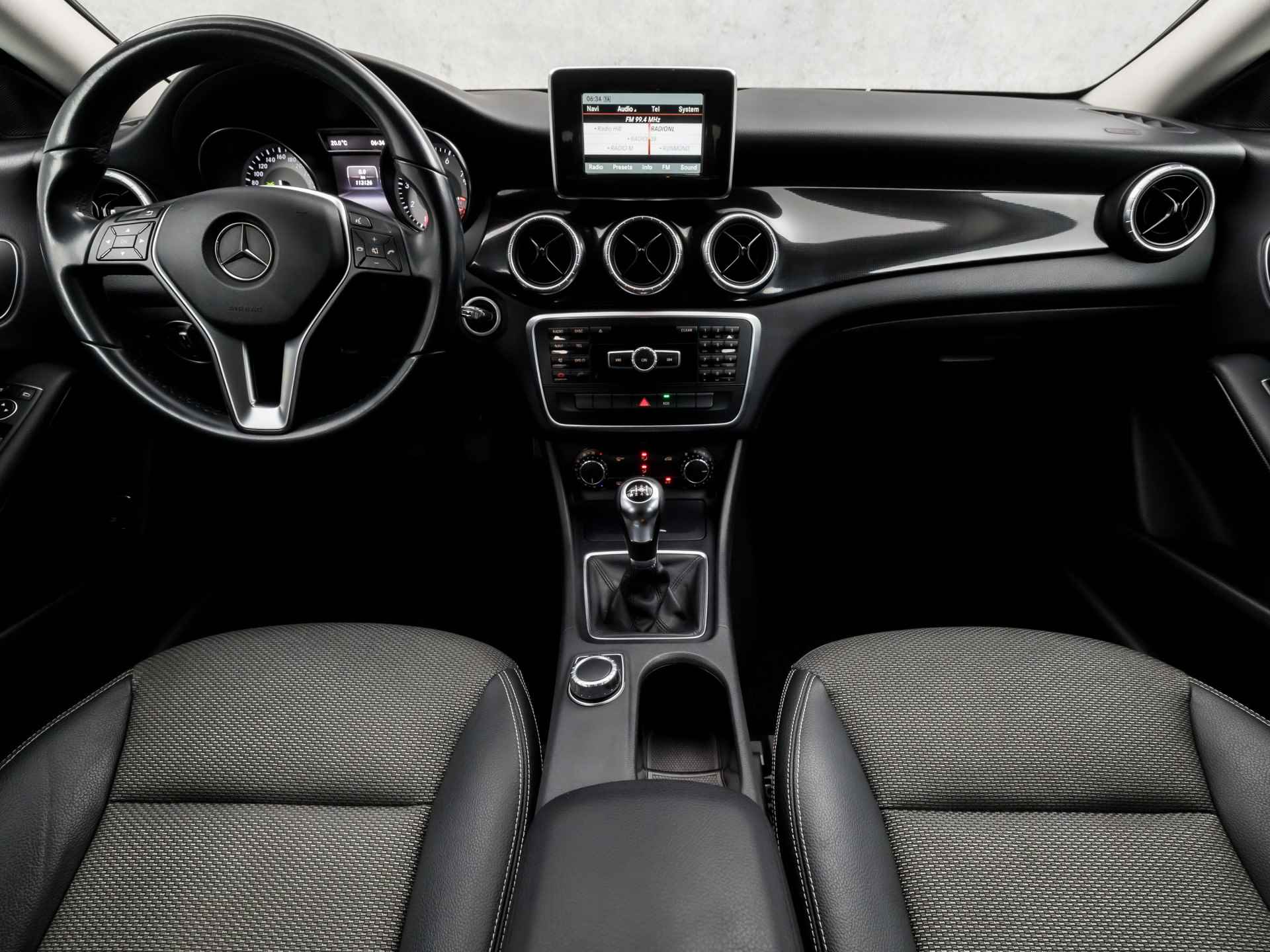 Mercedes-Benz CLA-Klasse 180 Sport (NAVIGATIE, CLIMATE, GETINT GLAS, CRUISE CONTROL, LEDER, BLUETOOTH, SPORTSTOELEN, NIEUWE APK, START/STOP, NIEUWSTAAT) - 6/30