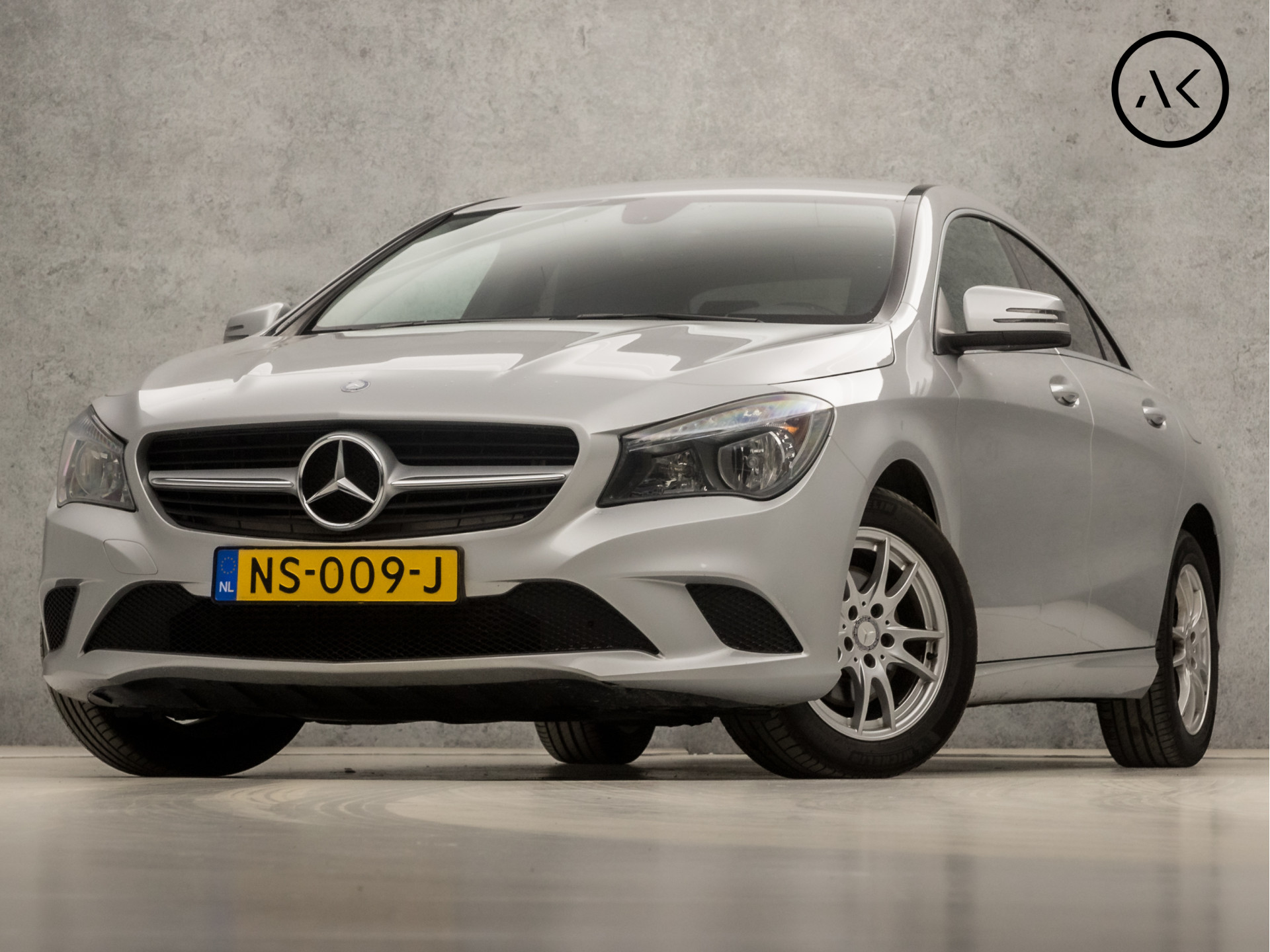 Mercedes-Benz CLA-Klasse 180 Sport (NAVIGATIE, CLIMATE, GETINT GLAS, CRUISE CONTROL, LEDER, BLUETOOTH, SPORTSTOELEN, NIEUWE APK, START/STOP, NIEUWSTAAT)