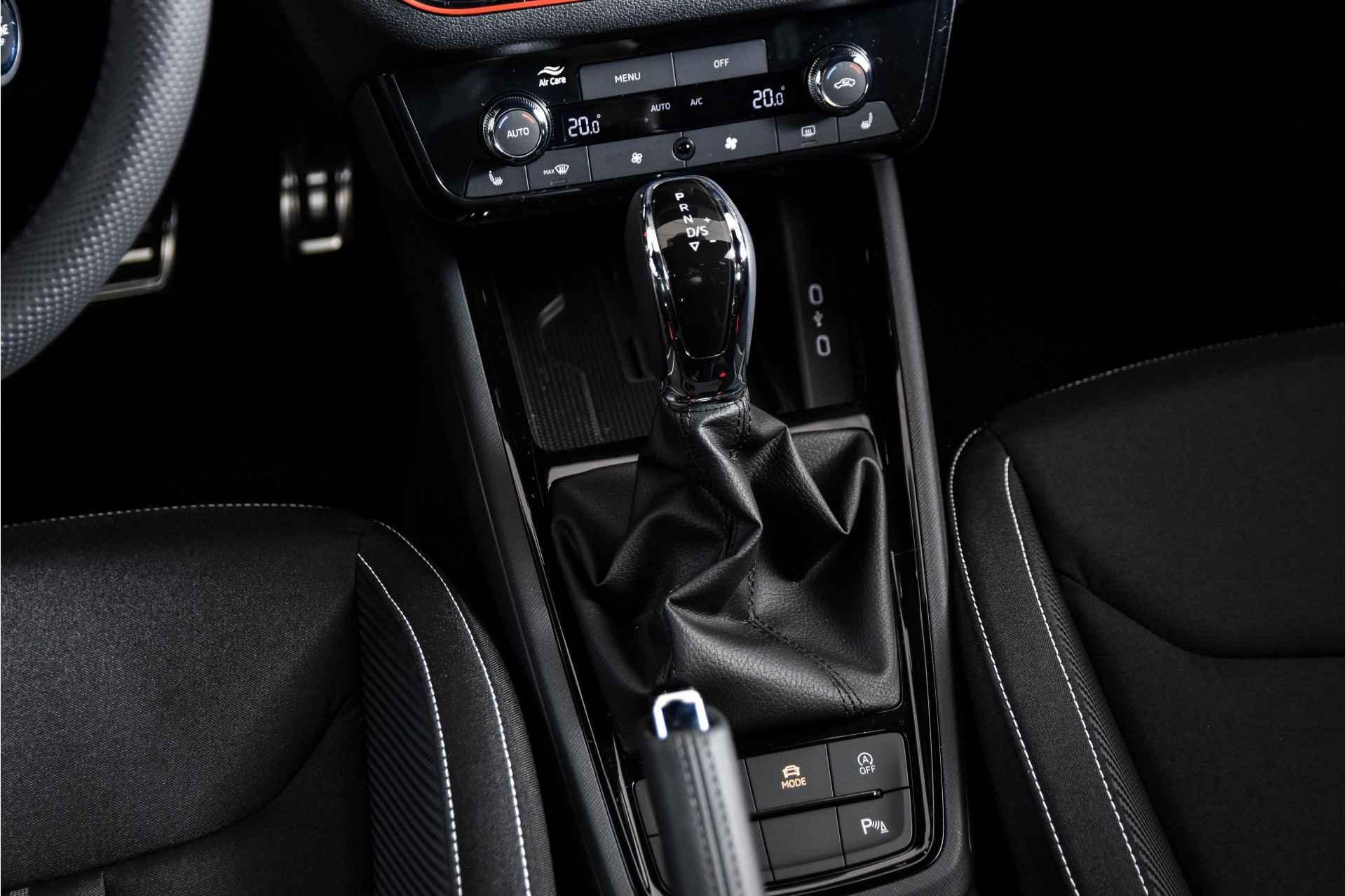 Škoda Kamiq 1.5 TSI 150 PK Monte Carlo - DSG Automaat | Pano | Dig. Cockpit | Adapt. Cruise | Stoelverw. | Camera | PDC | NAV + App. Connect | ECC | LED | LM 18" | 3771 - 27/60