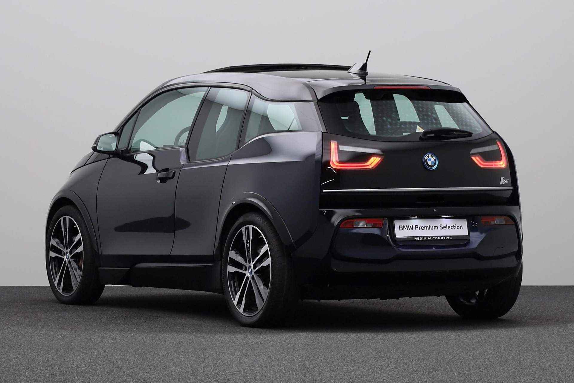 BMW i3 S Executive Edition 120Ah 42 kWh | Navigatiesysteem Professional | Achteruitrijcamera | Comfort Access | DAB | Schuif-/ Panoramadak | Driving Assistant Plus | PDC voor / achter | - 16/25