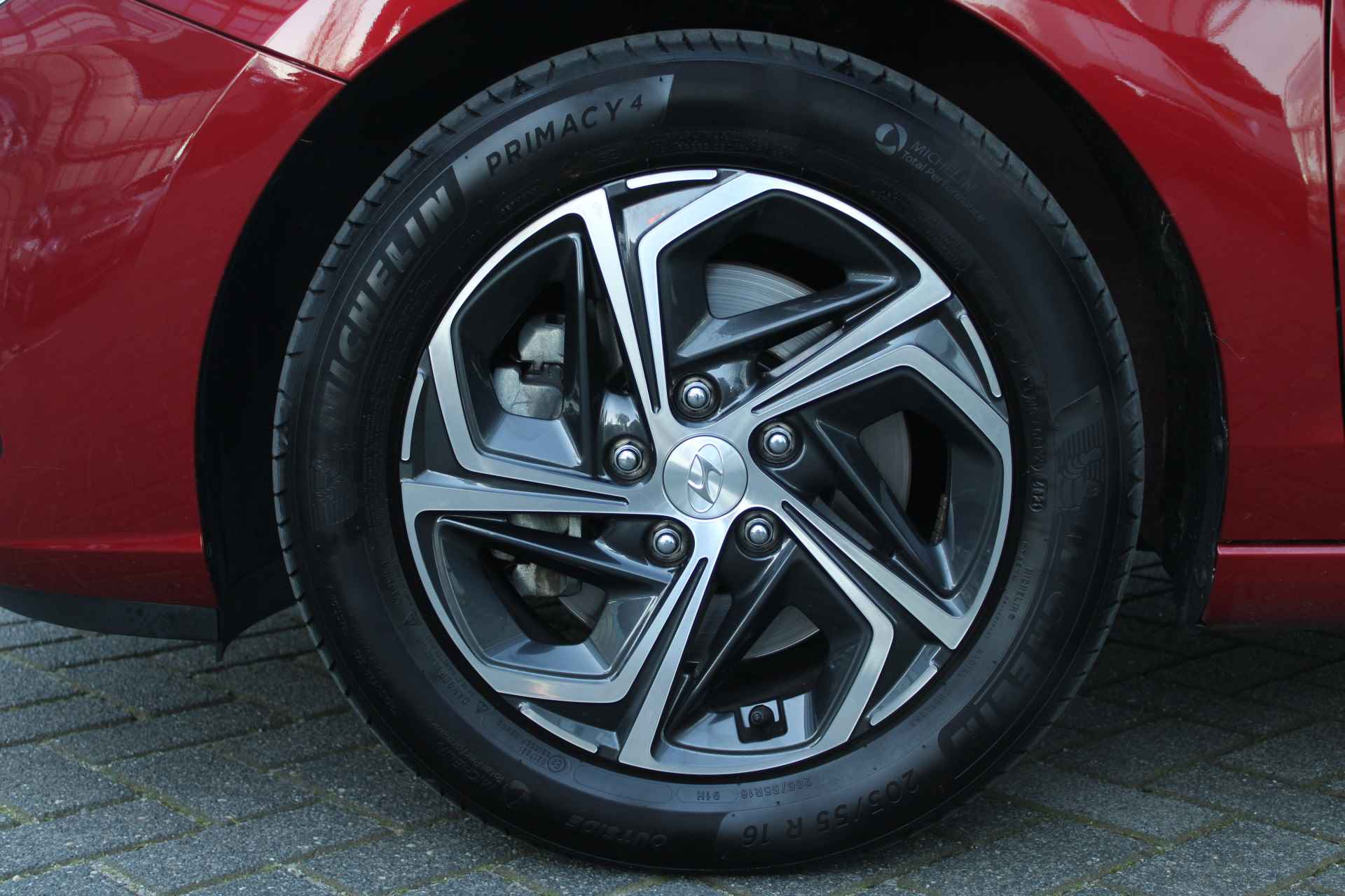 Hyundai i30 1.5 T-GDI 160pk MHEV Premium | Leder | Climate | Camera | Keyless | Full Led | NL. Auto | Navigatie | 17" Lichtmetaal | Winterpa - 10/29