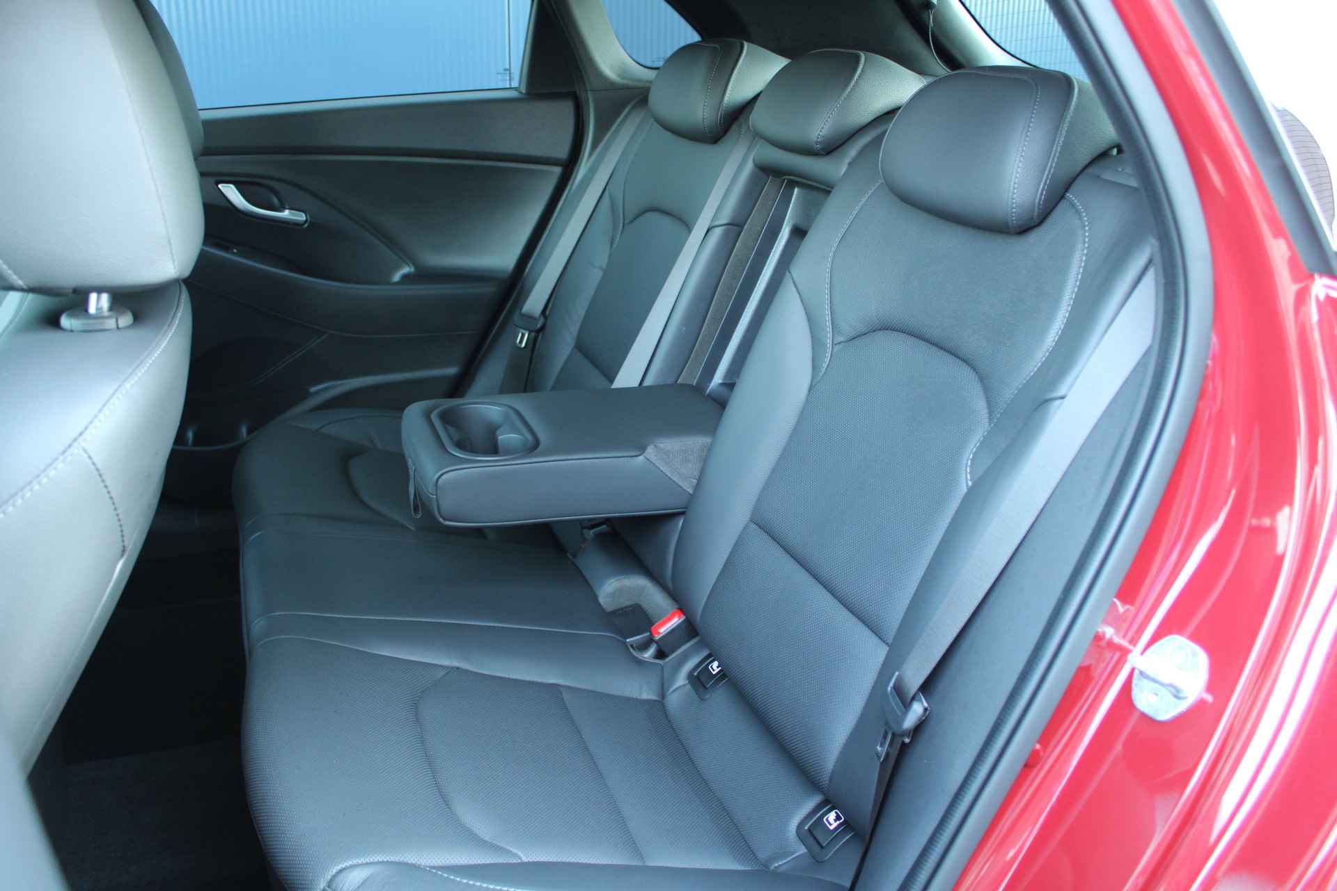 Hyundai i30 1.5 T-GDI 160pk MHEV Premium | Leder | Climate | Camera | Keyless | Full Led | NL. Auto | Navigatie | 17" Lichtmetaal | Winterpa - 14/29