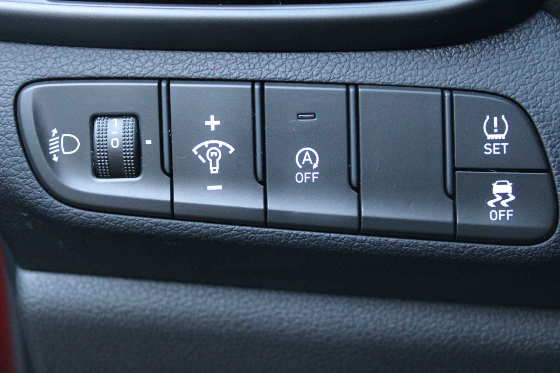 Hyundai i30 1.5 T-GDI 160pk MHEV Premium | Leder | Climate | Camera | Keyless | Full Led | NL. Auto | Navigatie | 17" Lichtmetaal | Winterpa - 18/29