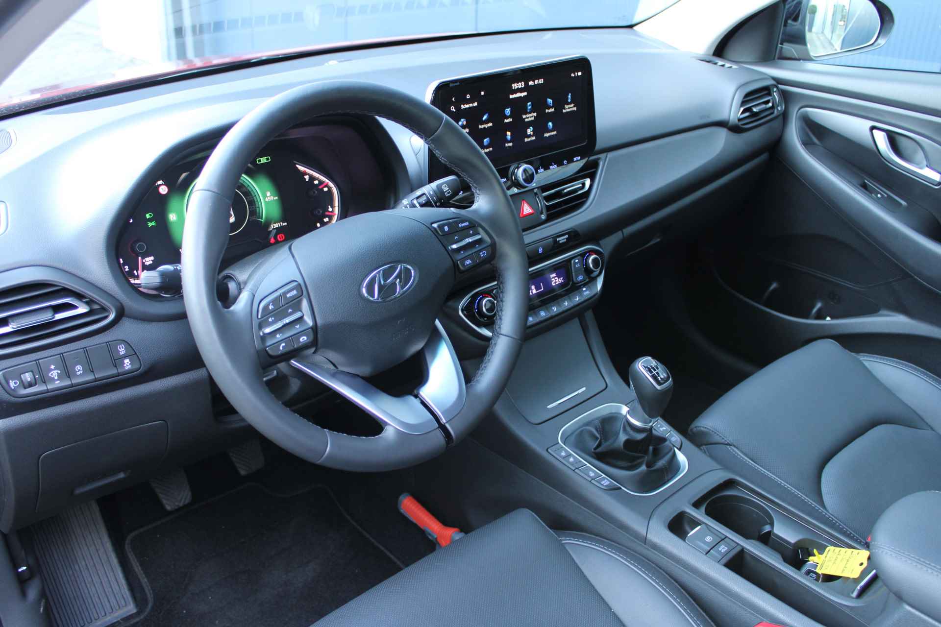 Hyundai i30 1.5 T-GDI 160pk MHEV Premium | Leder | Climate | Camera | Keyless | Full Led | NL. Auto | Navigatie | 17" Lichtmetaal | Winterpa - 19/29