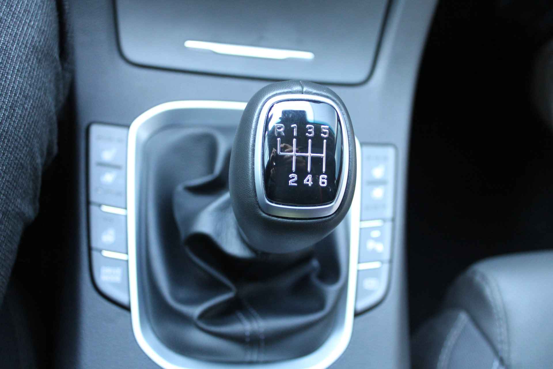 Hyundai i30 1.5 T-GDI 160pk MHEV Premium | Leder | Climate | Camera | Keyless | Full Led | NL. Auto | Navigatie | 17" Lichtmetaal | Winterpa - 29/29