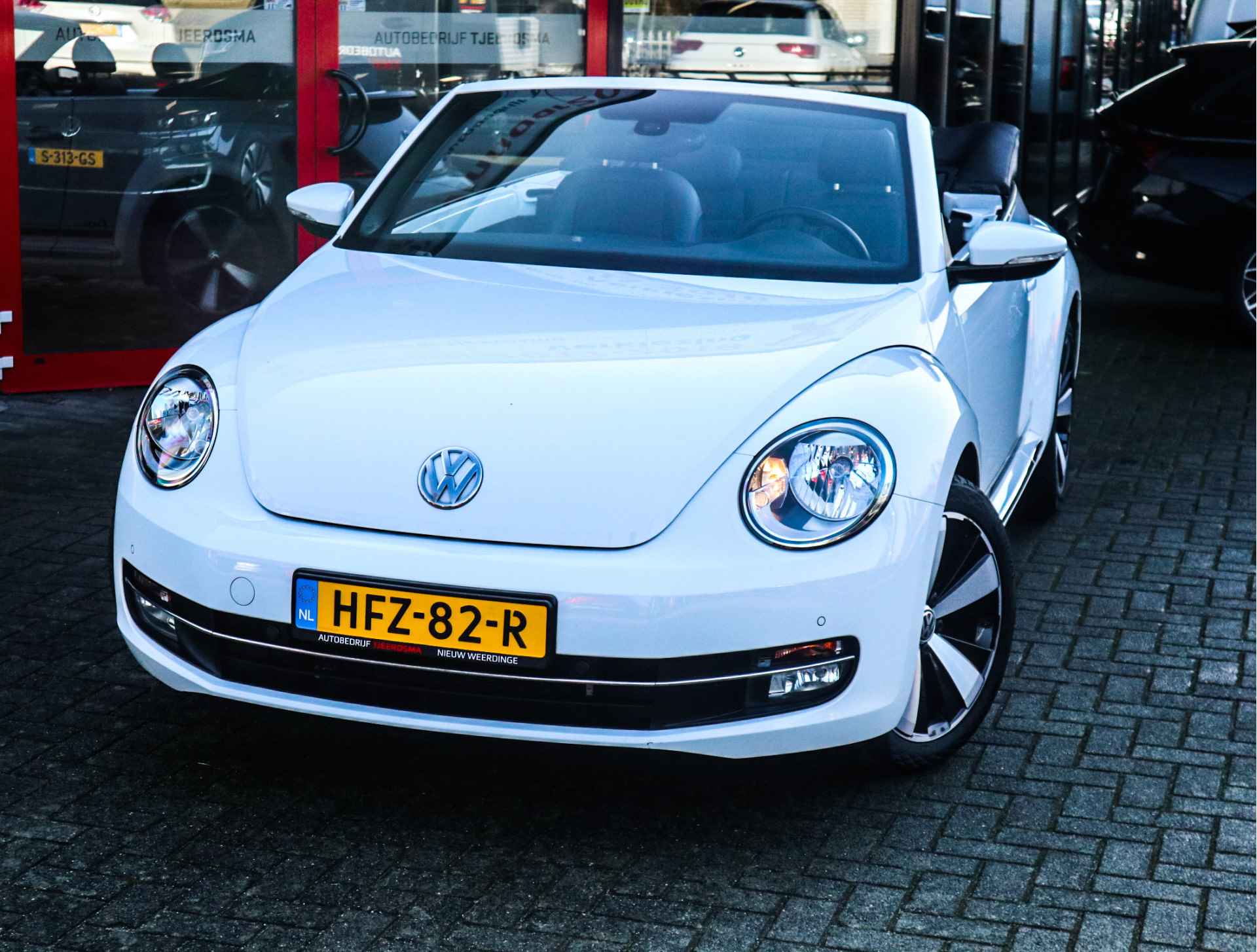 Volkswagen Beetle Cabriolet 1.2 TSI Design BlueMotion - 3/33