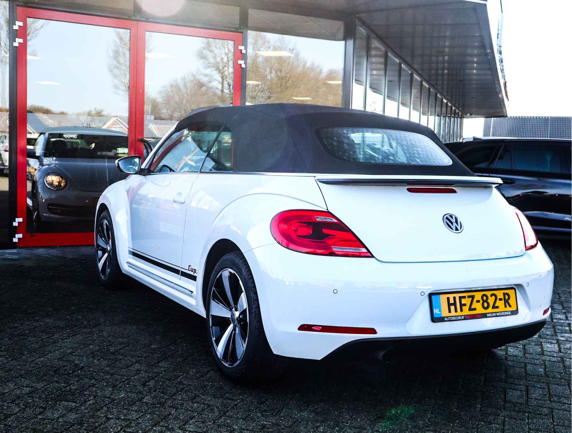 Volkswagen Beetle Cabriolet 1.2 TSI Design BlueMotion - 30/33