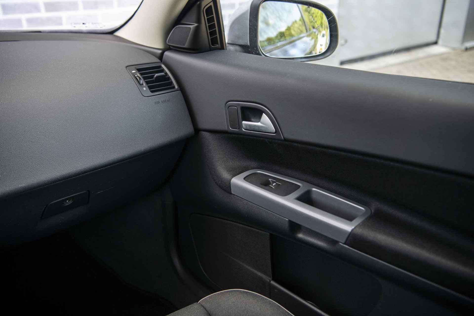 Volvo C30 2.0 Kinetic | Cruise Control | Climate Control | Bluetooth | 16 inch velgen | Dealeronderhouden | - 22/28