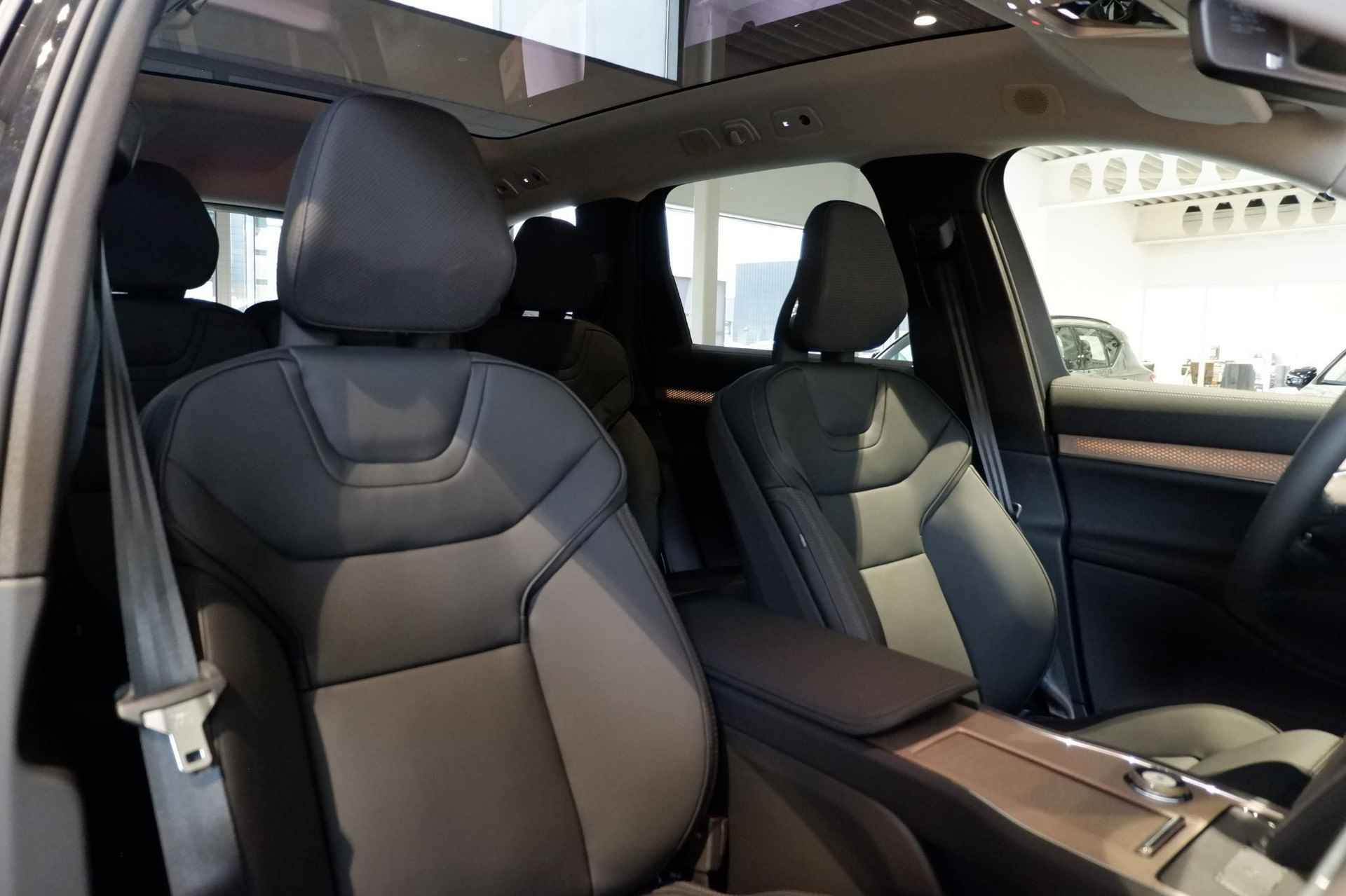 Volvo EX90 Twin Motor Performance Ultra 7p. 111 kWh 717 Onyx Black metallic, Nordico Charcoal interieur, 22" Lichtmetalen velgen, Pilot Assist Pack, Climate Pack, Bowers & Wilkins, Luchtvering, Getint glas, Elektrische trekhaak - 3/12