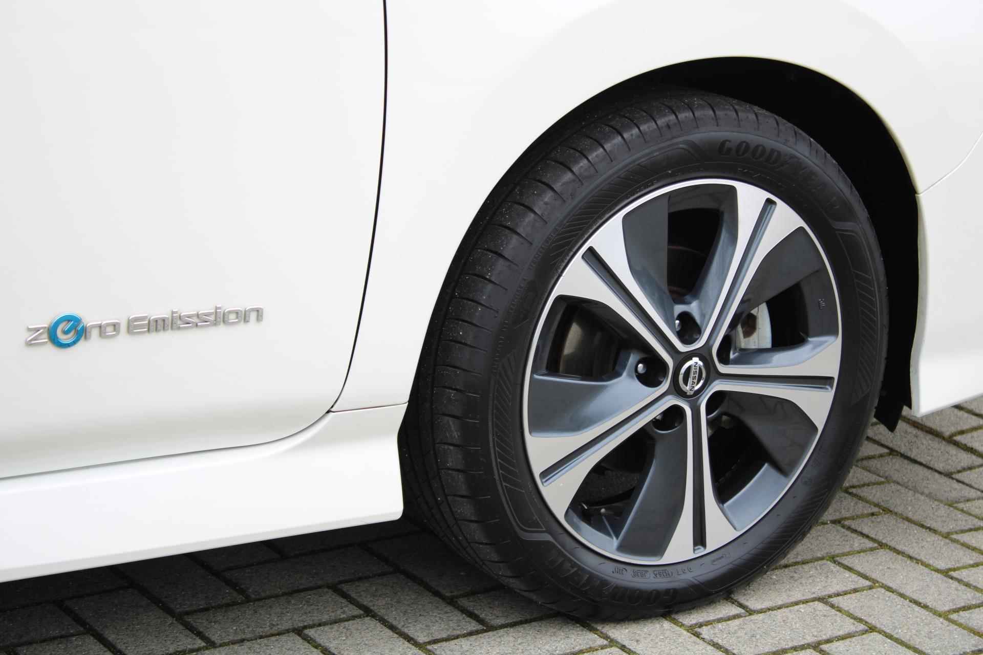 Nissan LEAF Tekna 40 kWh | PROPILOT | LEDER/ULTRASUEDE | BTW-AUTO | € 2.000,- SUBSIDIE MOGELIJK | - 34/50