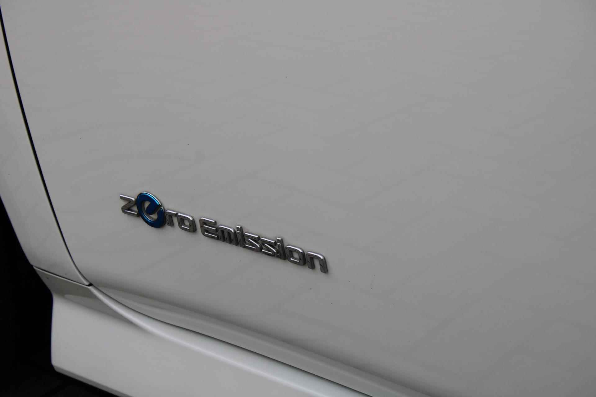 Nissan LEAF Tekna 40 kWh | PROPILOT | LEDER/ULTRASUEDE | BTW-AUTO | € 2.000,- SUBSIDIE MOGELIJK | - 45/50