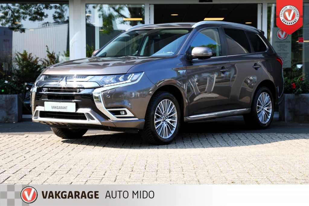 Mitsubishi Outlander 2.4 PHEV Instyle -Trekhaak afneembaar- -All season banden-