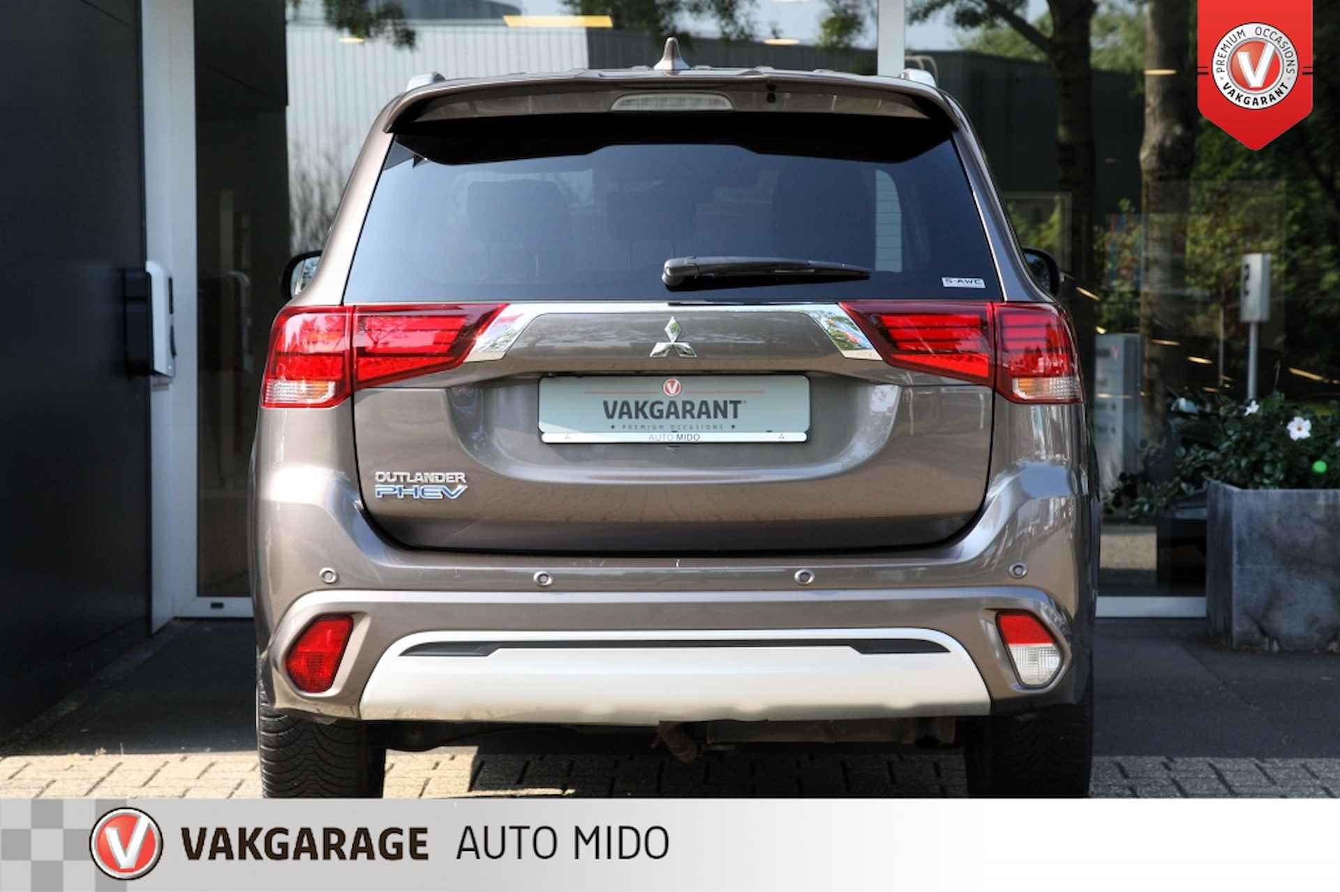 Mitsubishi Outlander 2.4 PHEV Instyle -Trekhaak afneembaar- -All season banden- - 10/60