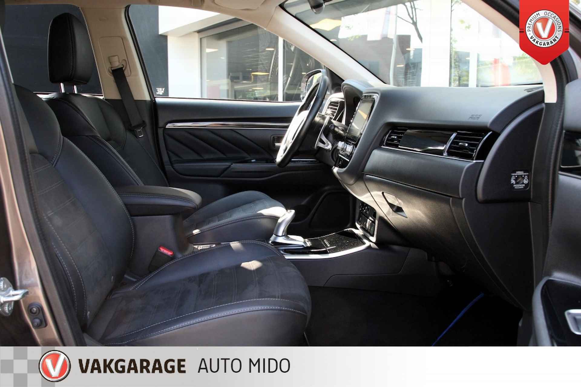 Mitsubishi Outlander 2.4 PHEV Instyle -Trekhaak afneembaar- -All season banden- - 15/60