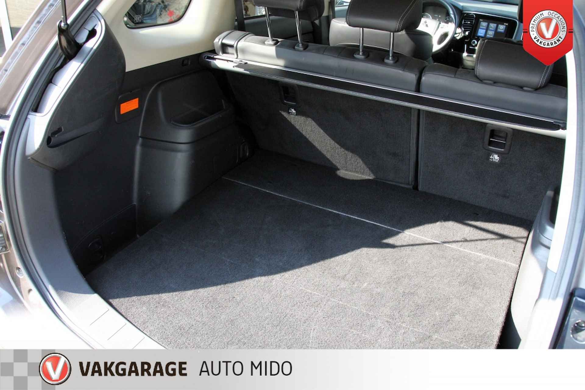 Mitsubishi Outlander 2.4 PHEV Instyle -Trekhaak afneembaar- -All season banden- - 37/60