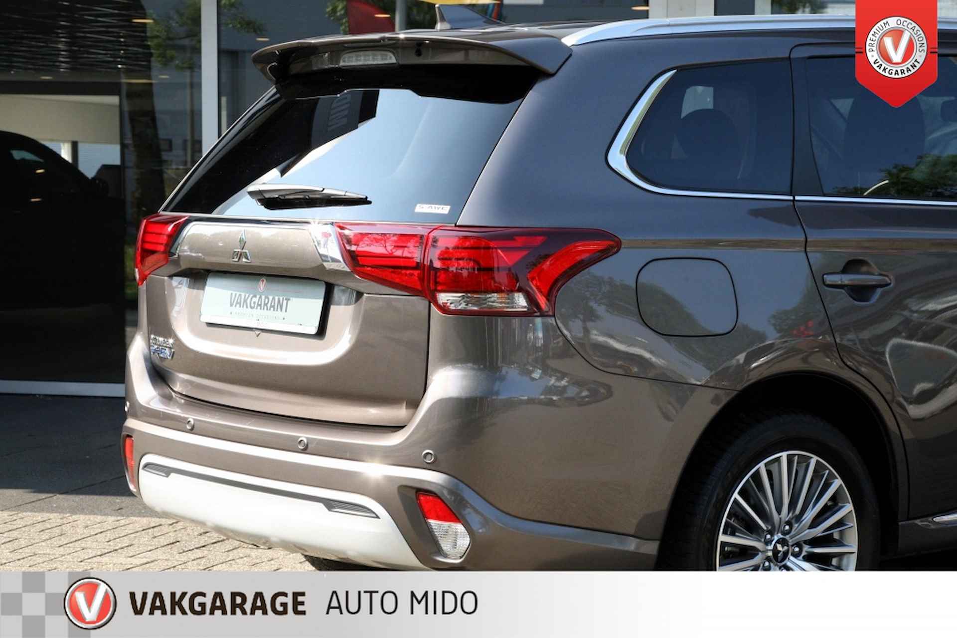 Mitsubishi Outlander 2.4 PHEV Instyle -Trekhaak afneembaar- -All season banden- - 40/60