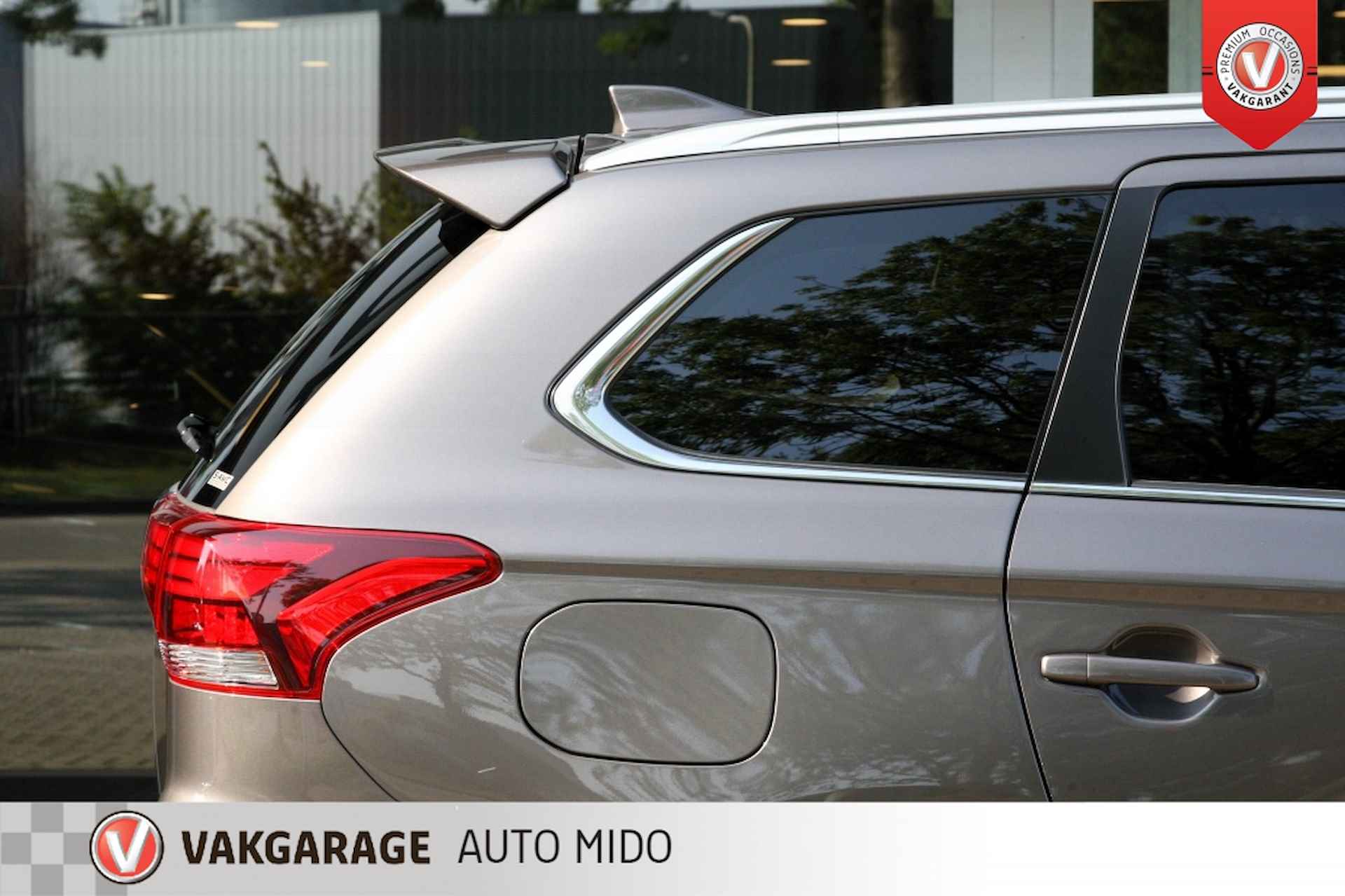 Mitsubishi Outlander 2.4 PHEV Instyle -Trekhaak afneembaar- -All season banden- - 46/60