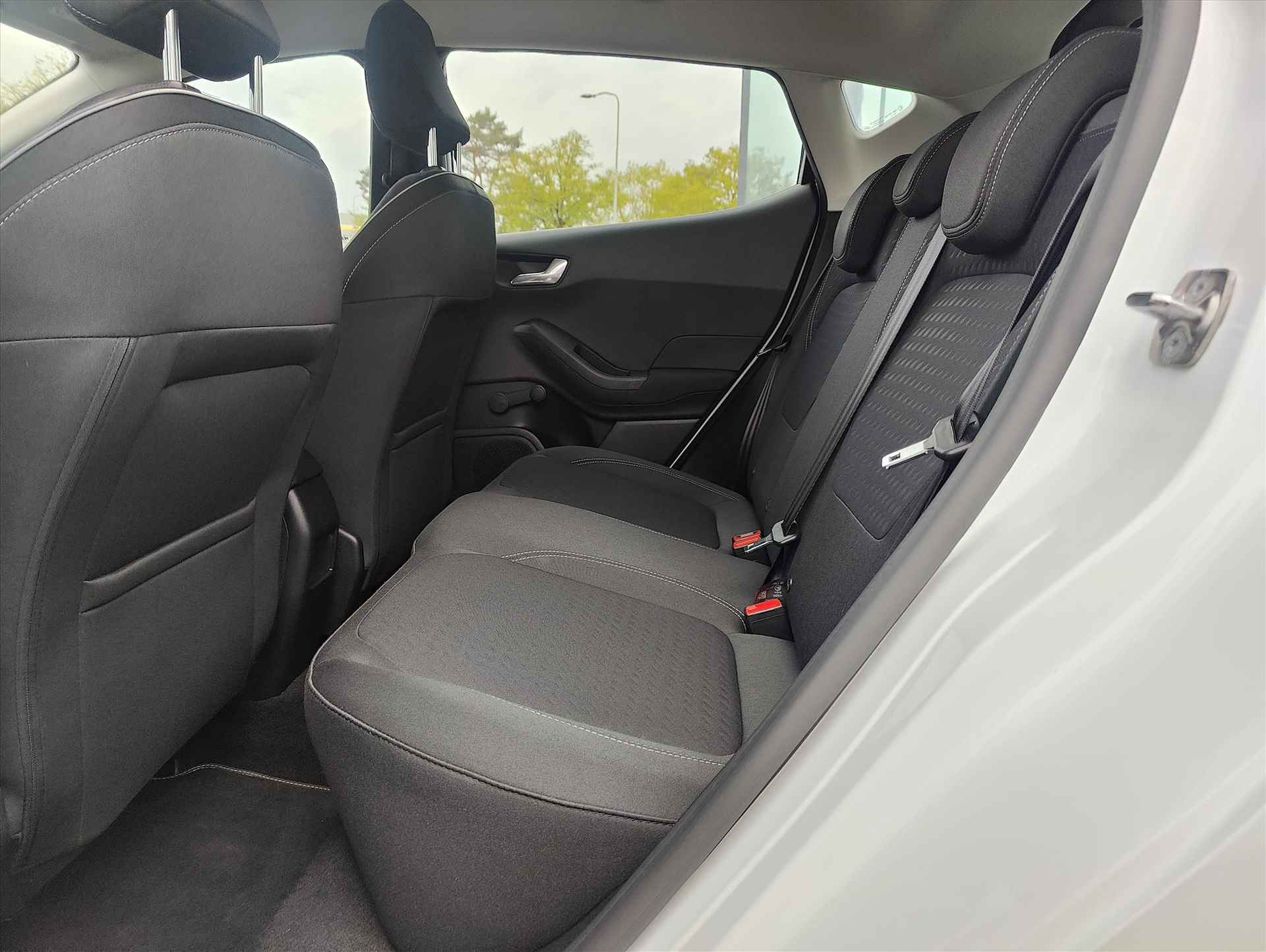 Ford Fiesta 1.0 EcoBoost 100pk 5dr Titanium Navigatie | Achteruitrij camera | Licht metalen velgen | Airco | - 12/37
