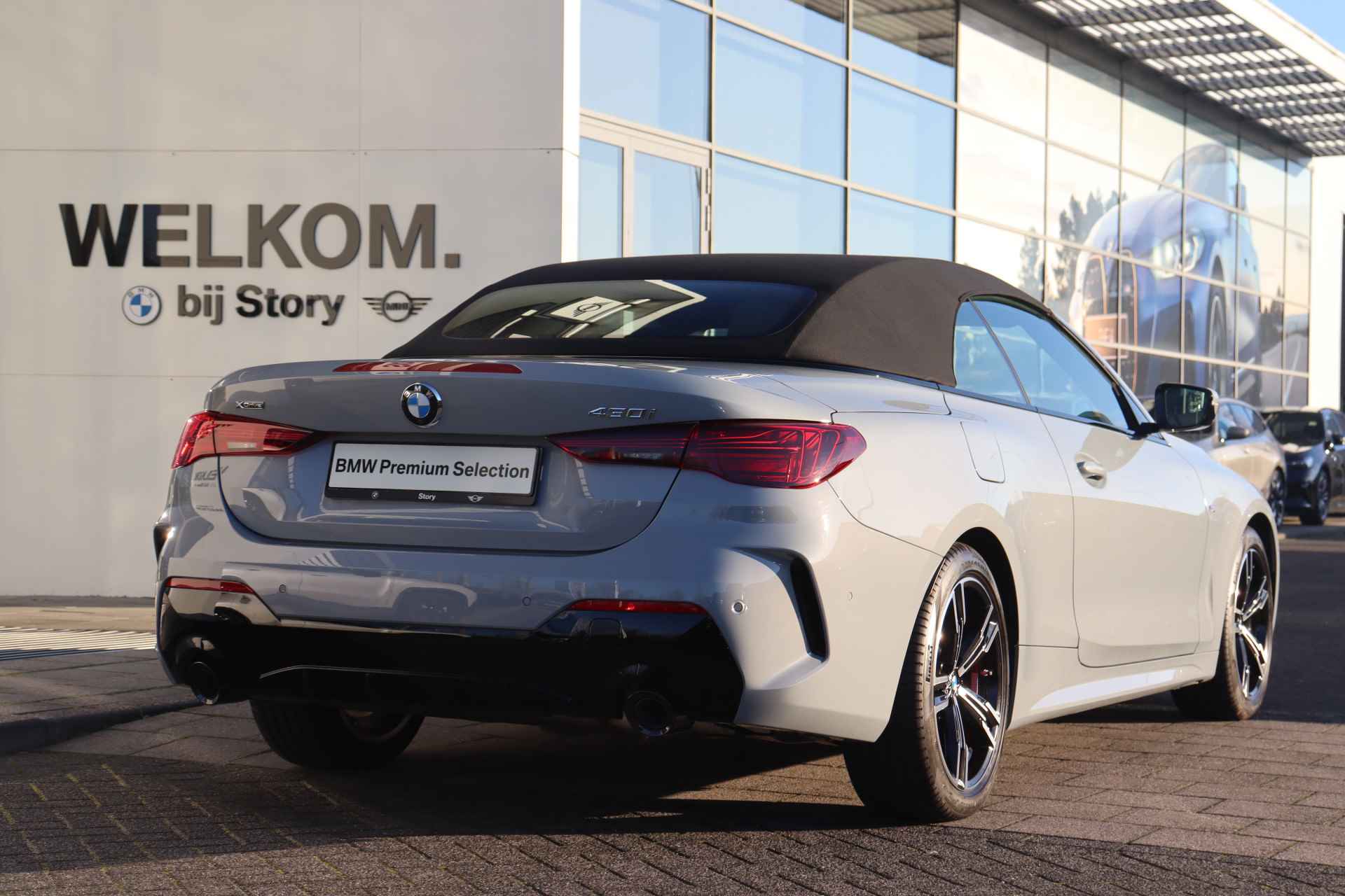 BMW 4 Serie Cabrio 430i xDrive High Executive M Sport Automaat / Comfort Access / Adaptieve LED / Parking Assistant Plus / Stoelverwarming / Live Cockpit Professional - 17/44