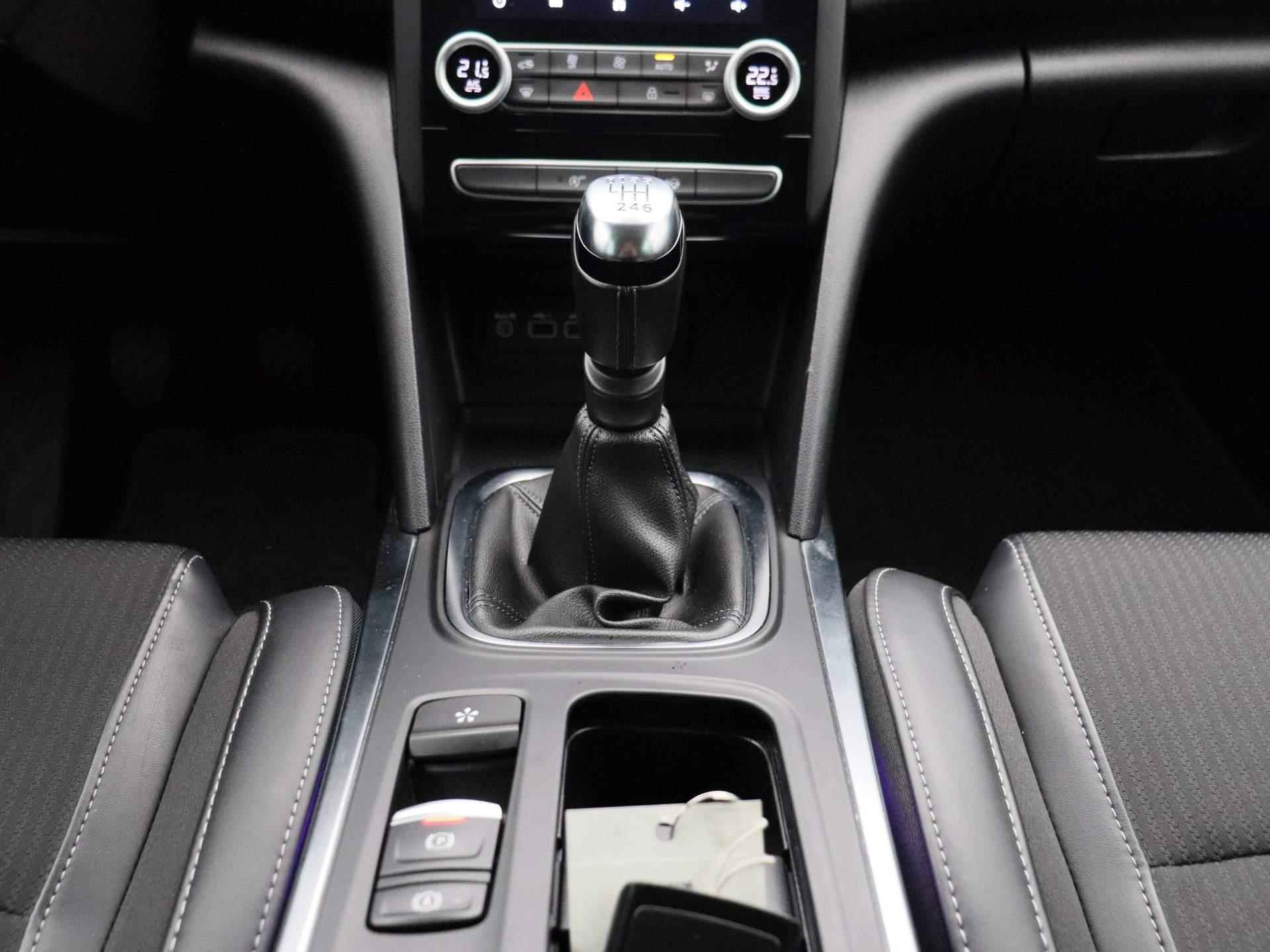 Renault Mégane Estate 1.3 TCe 140 Techno Navigatie / Climate Control / Cruise Control / Parkeersensoren Voor en Achter  / Camera Achter / Apple Carplay & Android Auto - 13/36