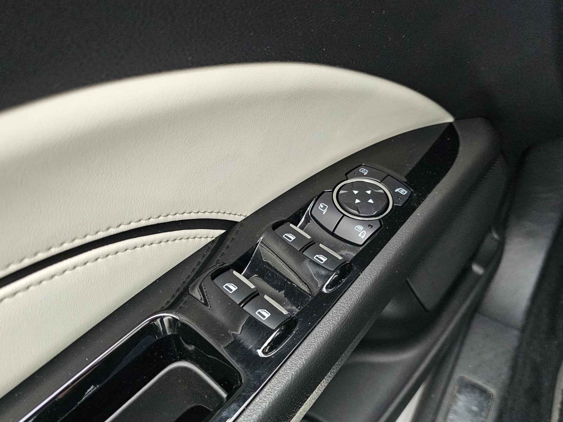 Ford Mondeo 2.0 IVCT HEV Vignale 1ste eigenaar | LED | Stoelmassage | Vol leder | Stoelkoeling | Camera | Automatisch inparkeren | Keyless go | Winterpack etc. - 16/42