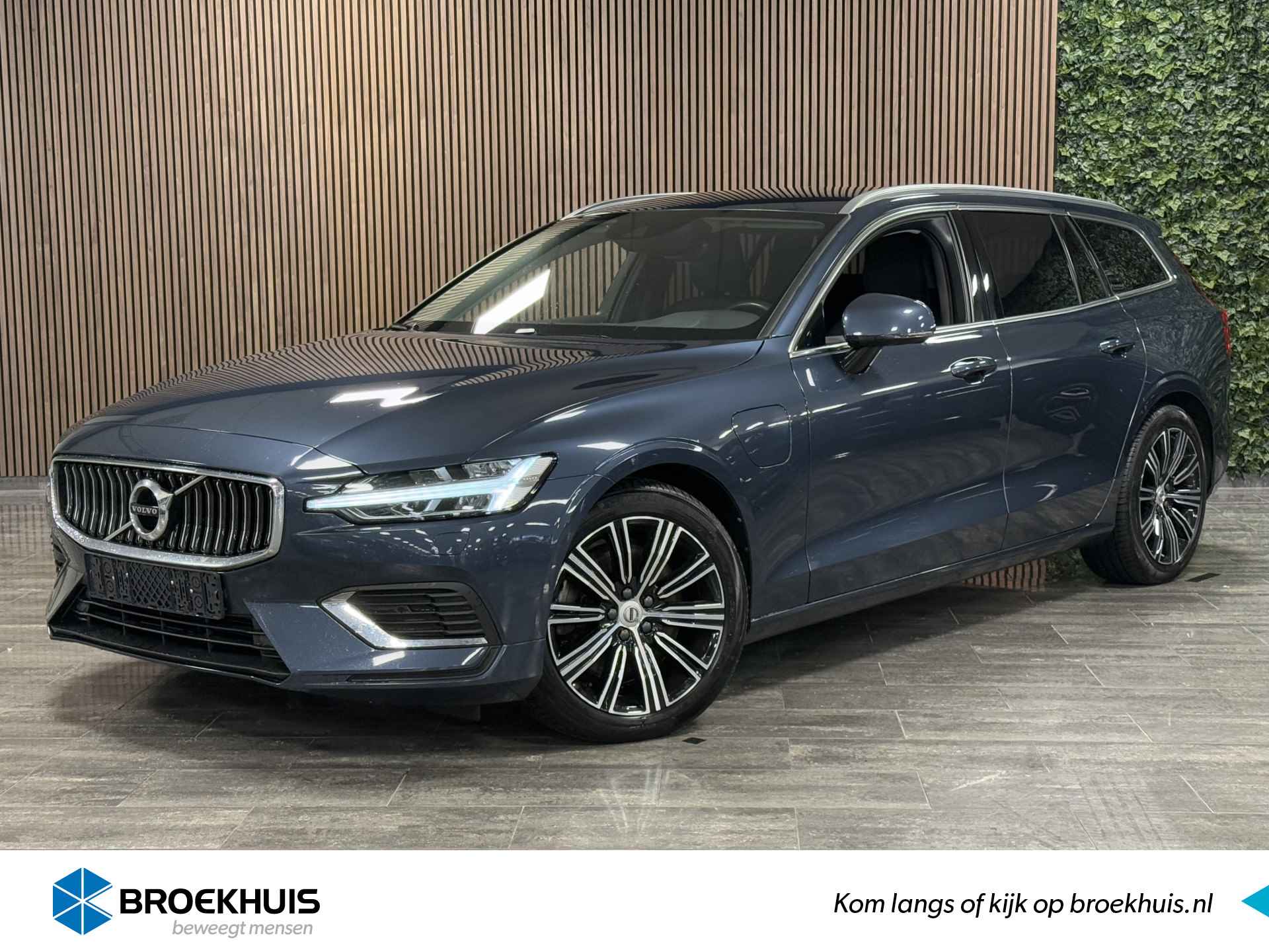 Volvo V60 T8 AWD Recharge Inscription | Trekhaak | Adaptieve Cruise Control | Standkachel met Volvo On Call App | Stoelverwarming voor+ach