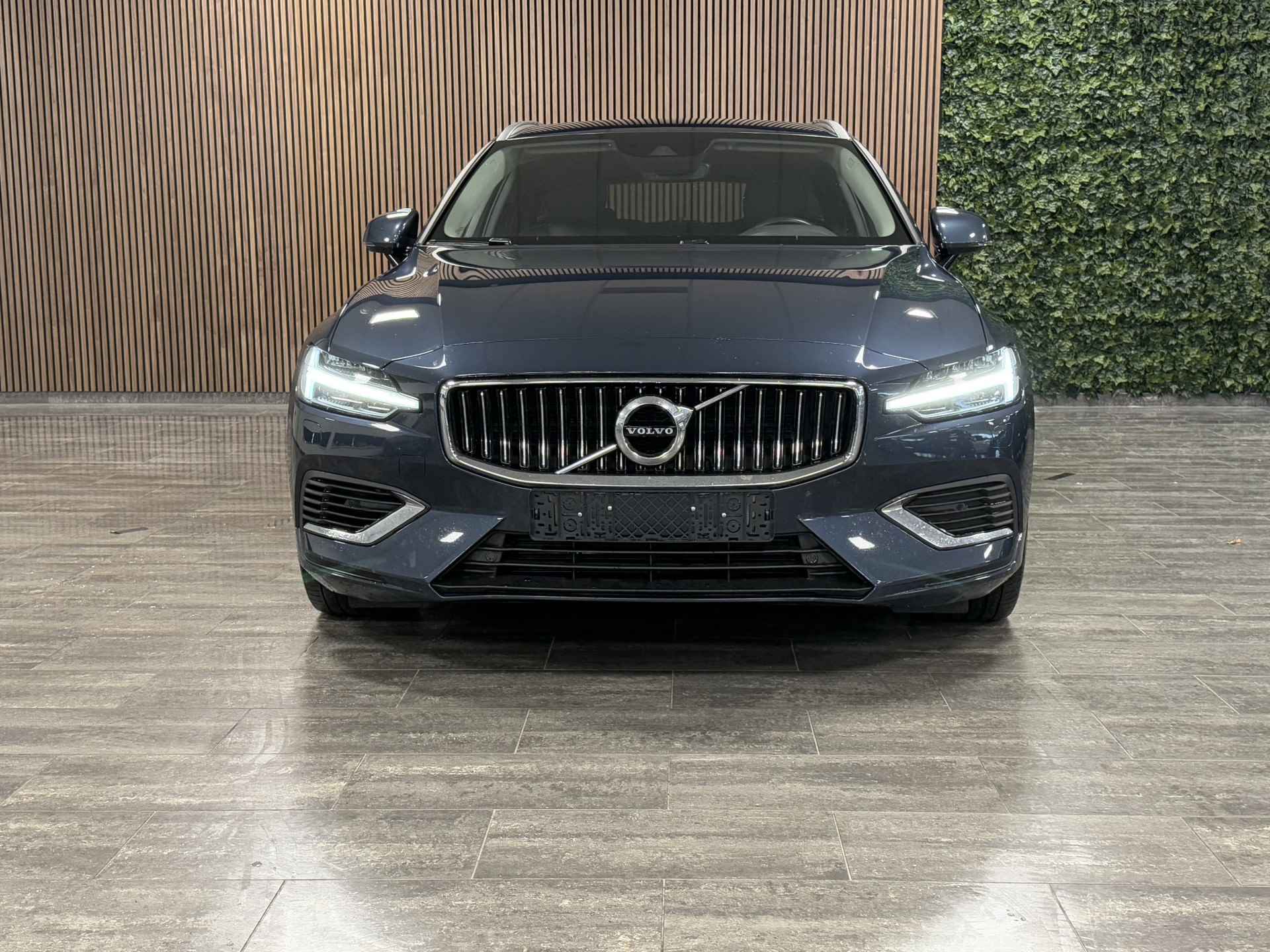 Volvo V60 T8 AWD Recharge Inscription | Trekhaak | Adaptieve Cruise Control | Standkachel met Volvo On Call App | Stoelverwarming voor+ach - 7/35