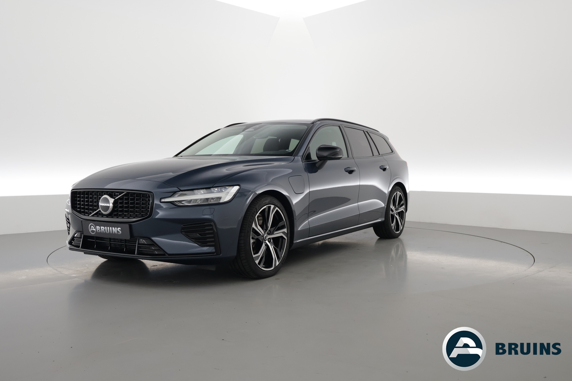 Volvo V60 2.0 T6 Plug-in hybrid AWD Plus Dark | H&K Audio | ACC | Blis | 4x stoel + stuurverw. | 19'' |