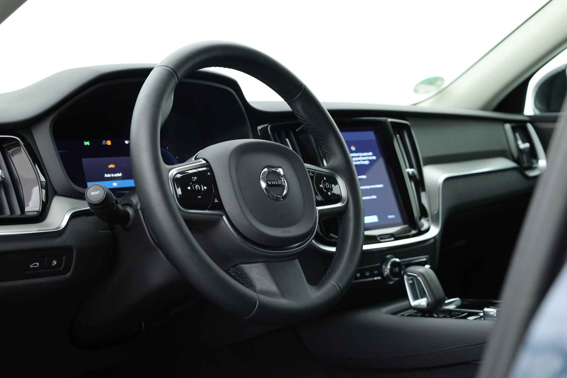 Volvo V60 2.0 T6 Plug-in hybrid AWD Plus Dark | H&K Audio | ACC | Blis | 4x stoel + stuurverw. | 19'' | - 6/31