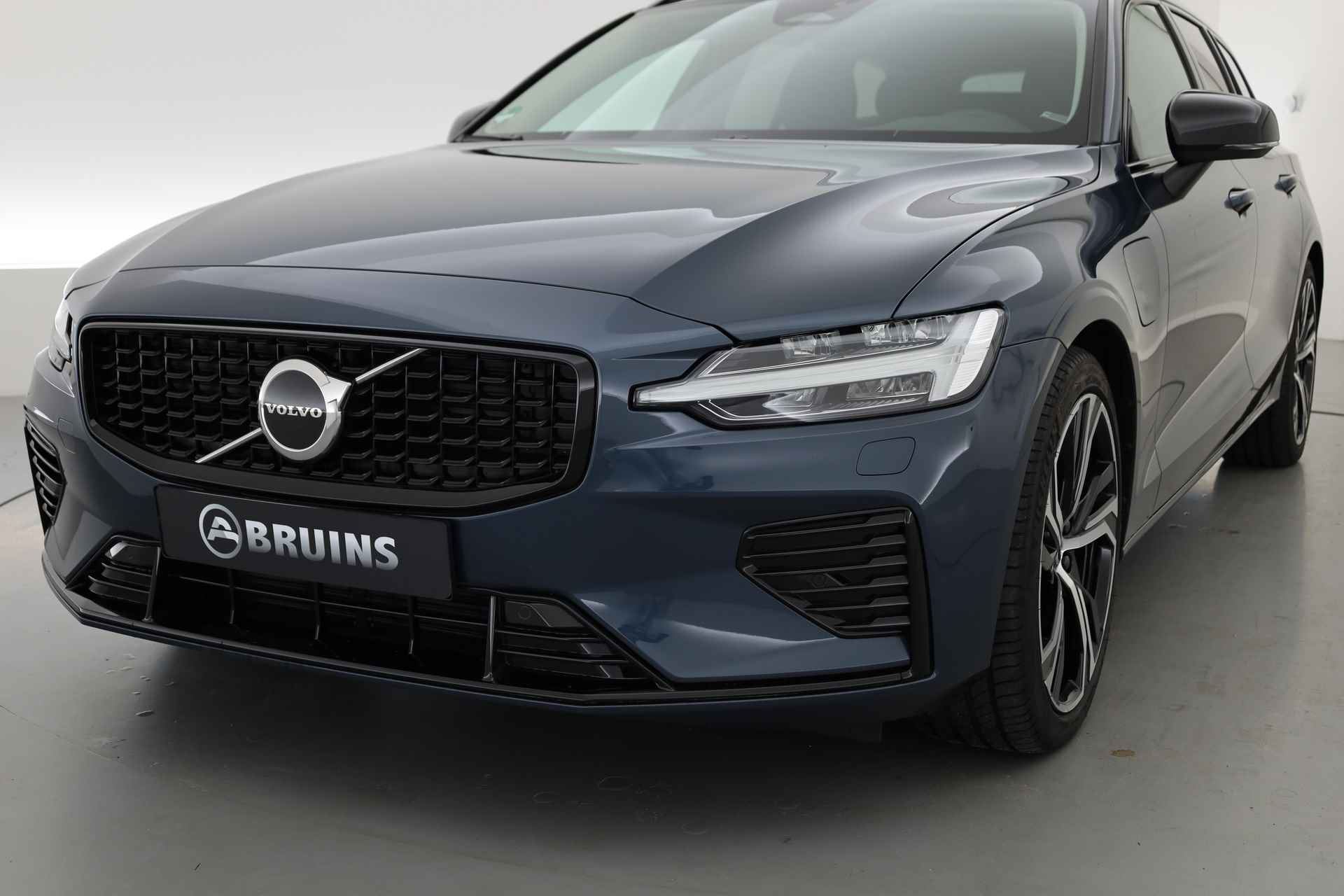 Volvo V60 2.0 T6 Plug-in hybrid AWD Plus Dark | H&K Audio | ACC | Blis | 4x stoel + stuurverw. | 19'' | - 24/31