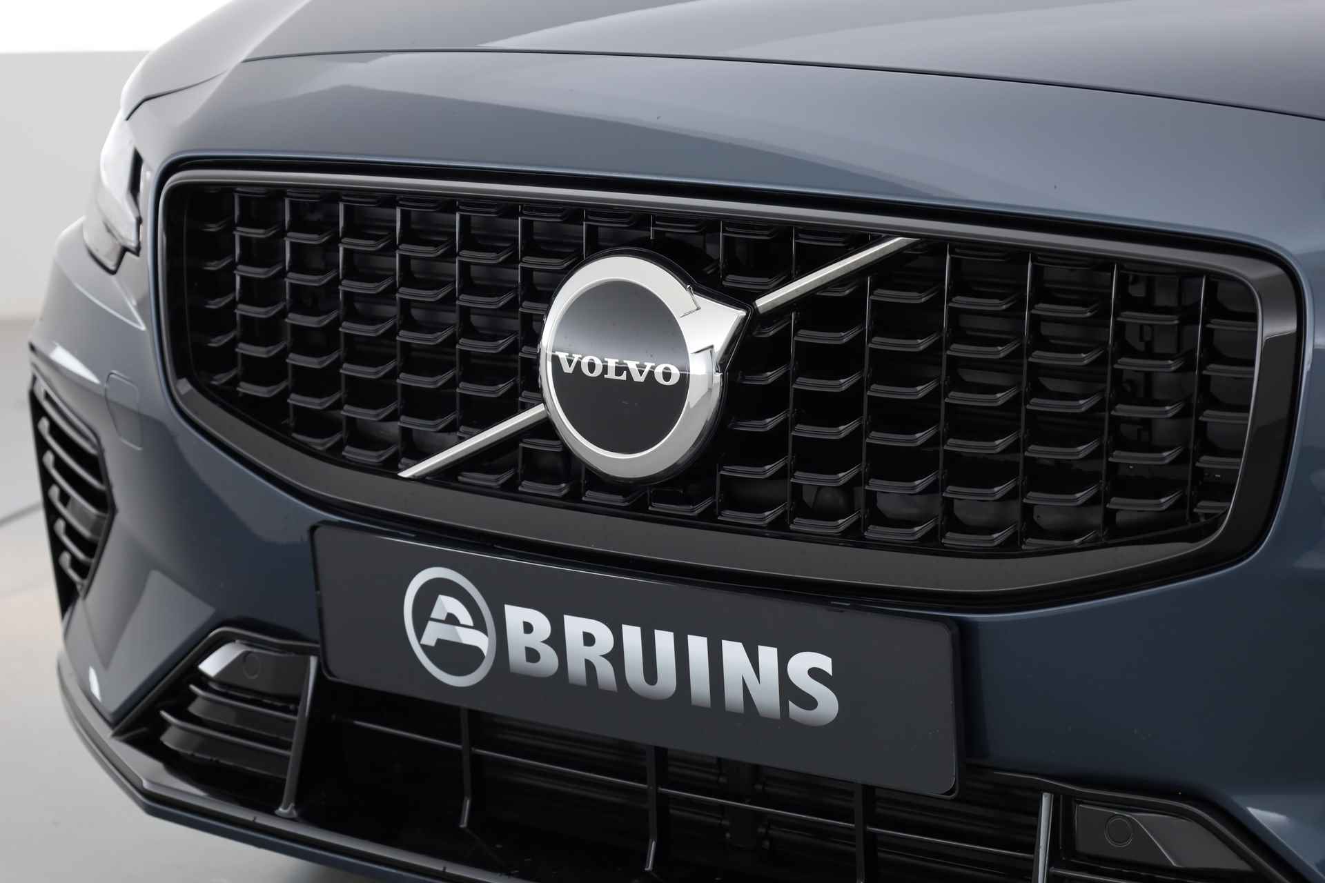 Volvo V60 2.0 T6 Plug-in hybrid AWD Plus Dark | H&K Audio | ACC | Blis | 4x stoel + stuurverw. | 19'' | - 25/31