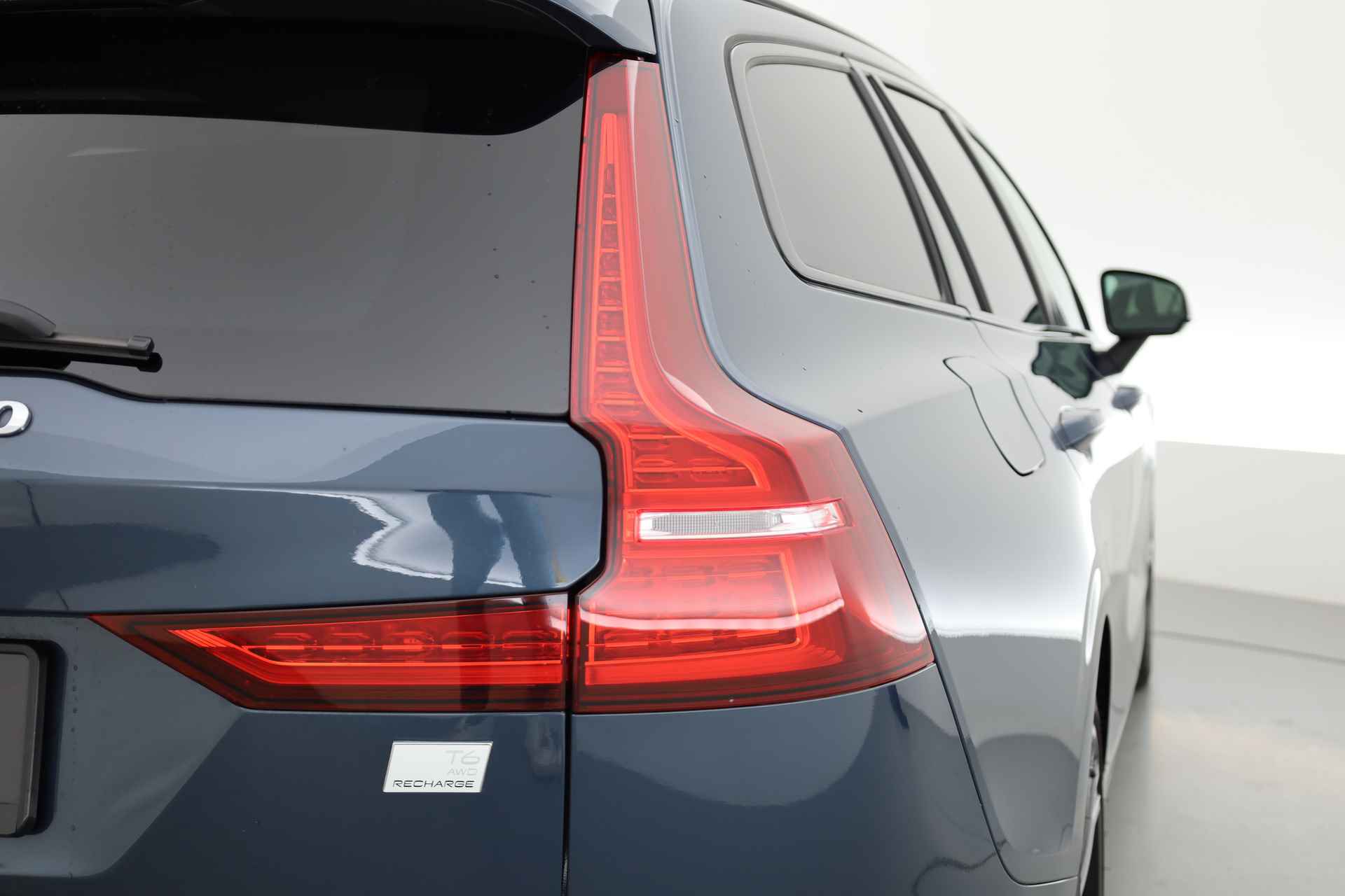 Volvo V60 2.0 T6 Plug-in hybrid AWD Plus Dark | H&K Audio | ACC | Blis | 4x stoel + stuurverw. | 19'' | - 31/31