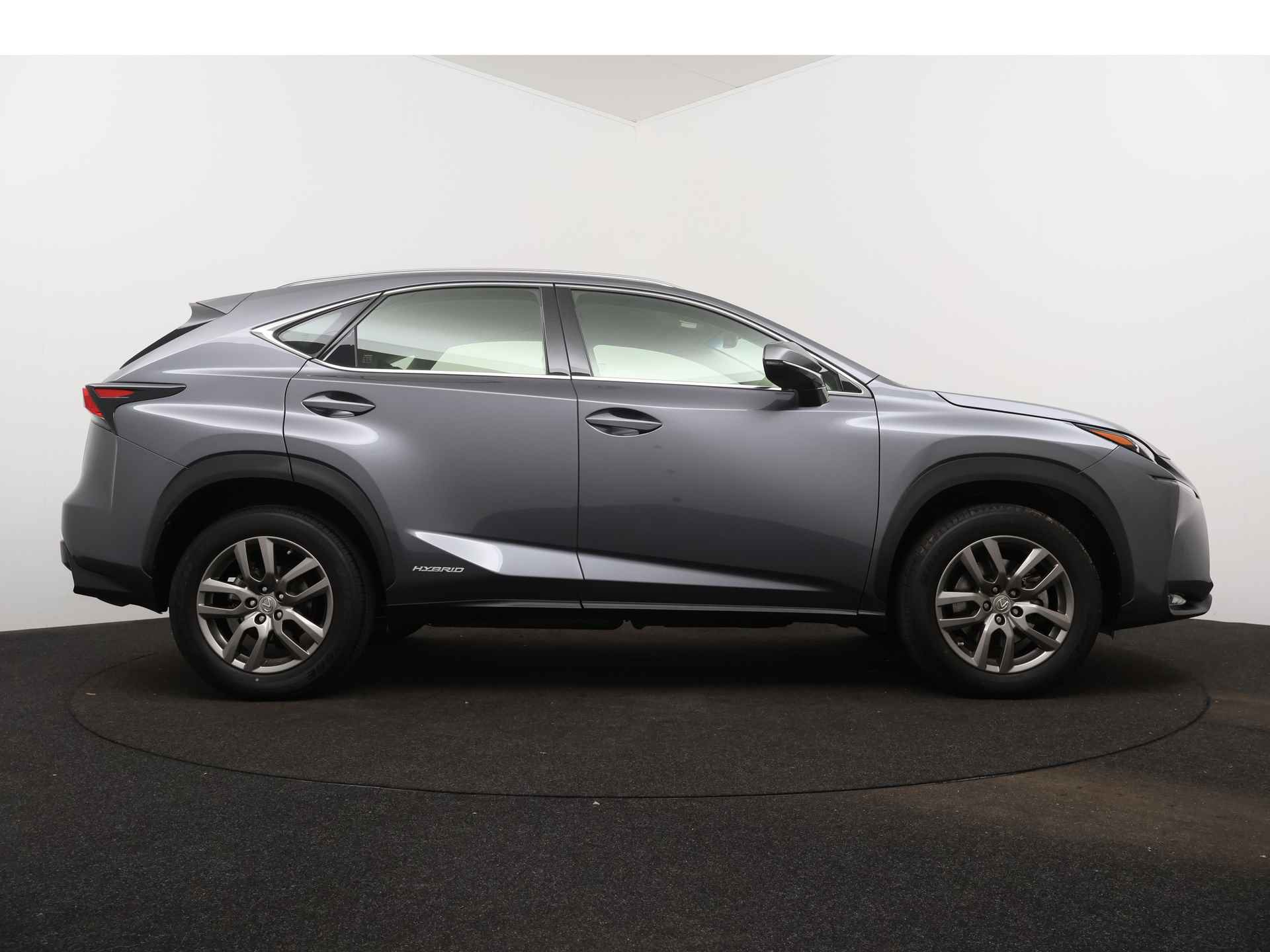 Lexus NX 300h AWD Business Line Pro | Navi | Elektrische achterklep | Sensoren | Camera | - 16/47