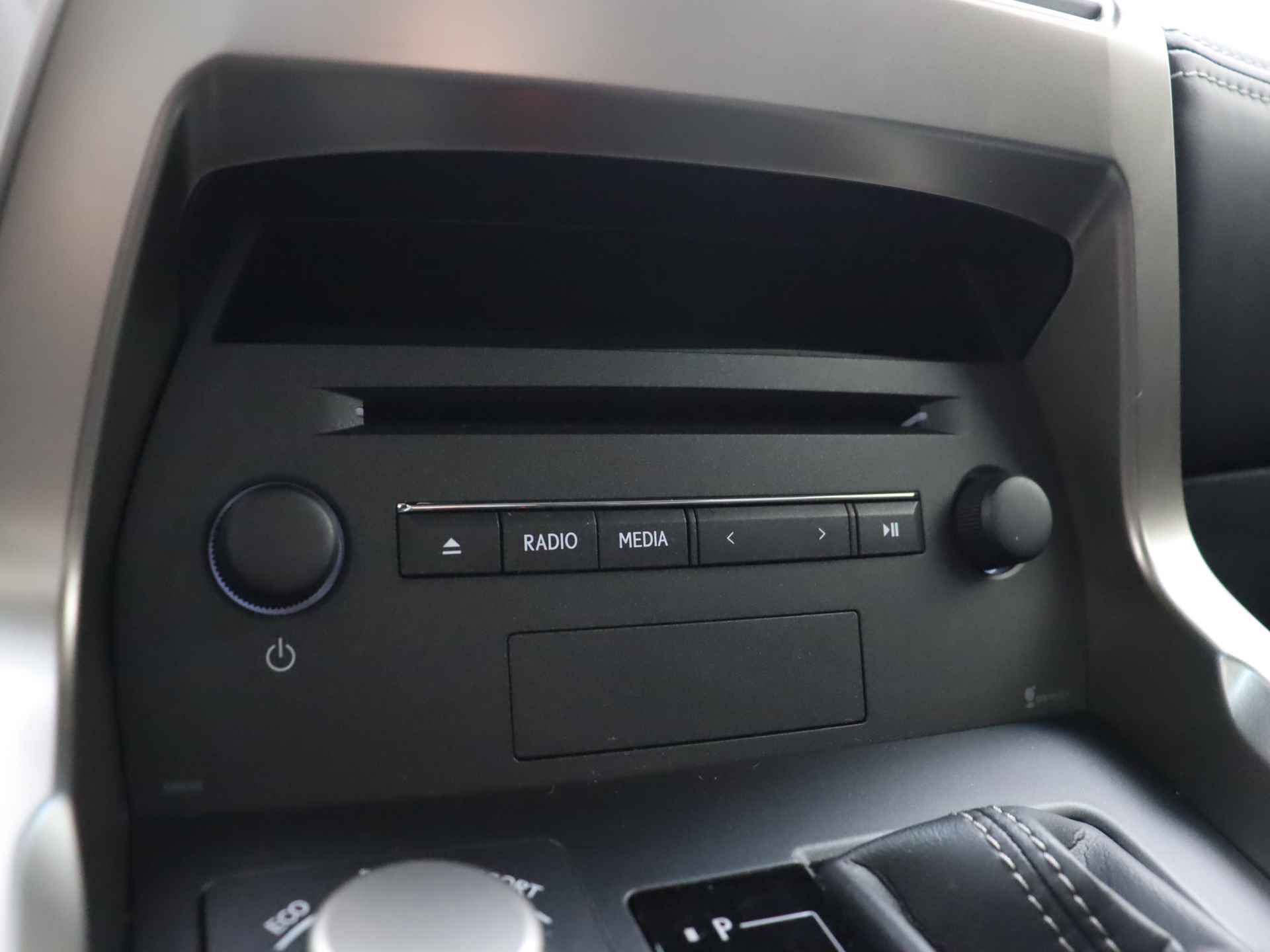 Lexus NX 300h AWD Luxury Line | Elektrisch verstelbare voorstoelen | Stoelverwarming | Navigatie | Parkeersensoren | - 12/42
