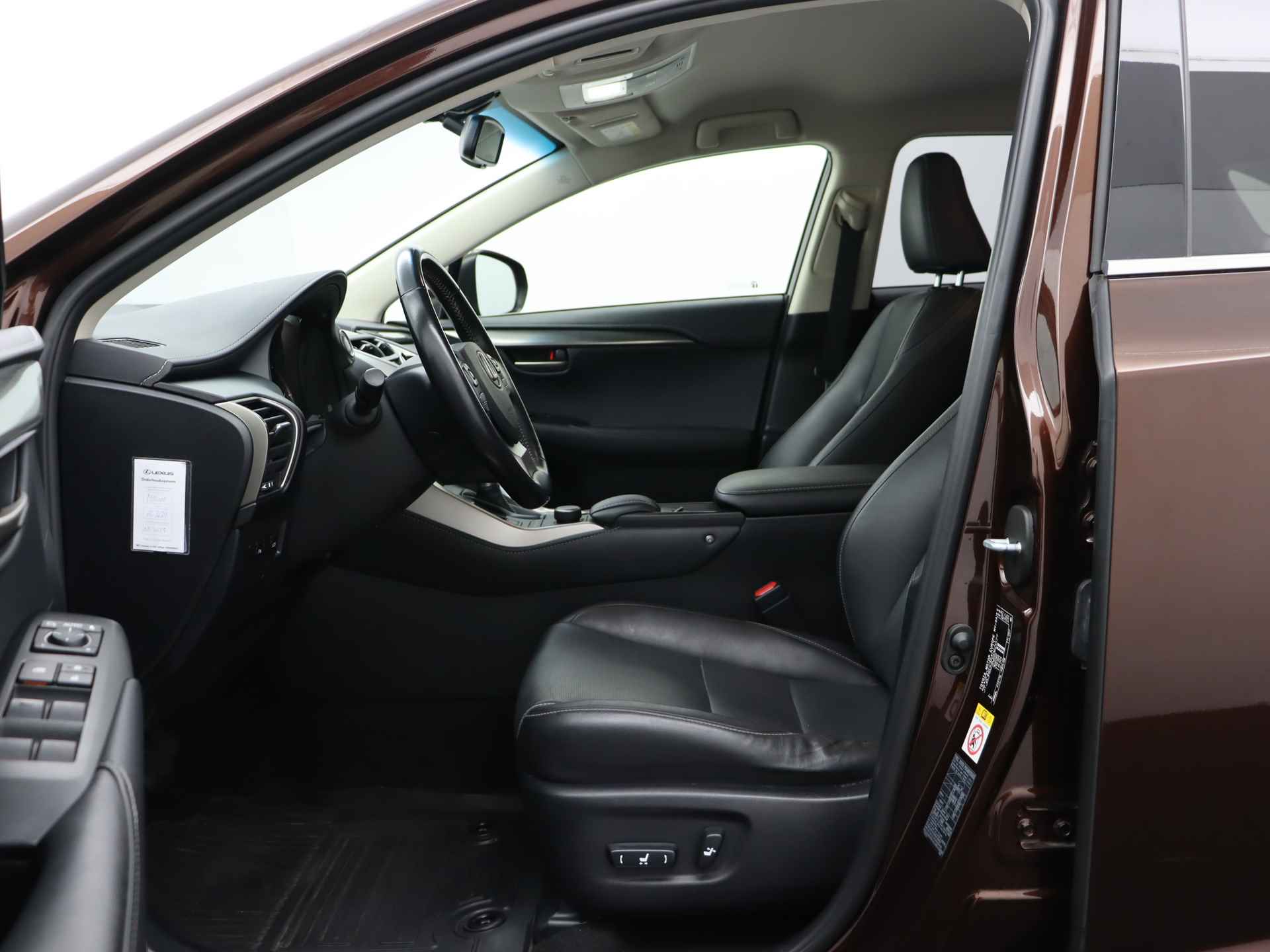 Lexus NX 300h AWD Luxury Line | Elektrisch verstelbare voorstoelen | Stoelverwarming | Navigatie | Parkeersensoren | - 18/42