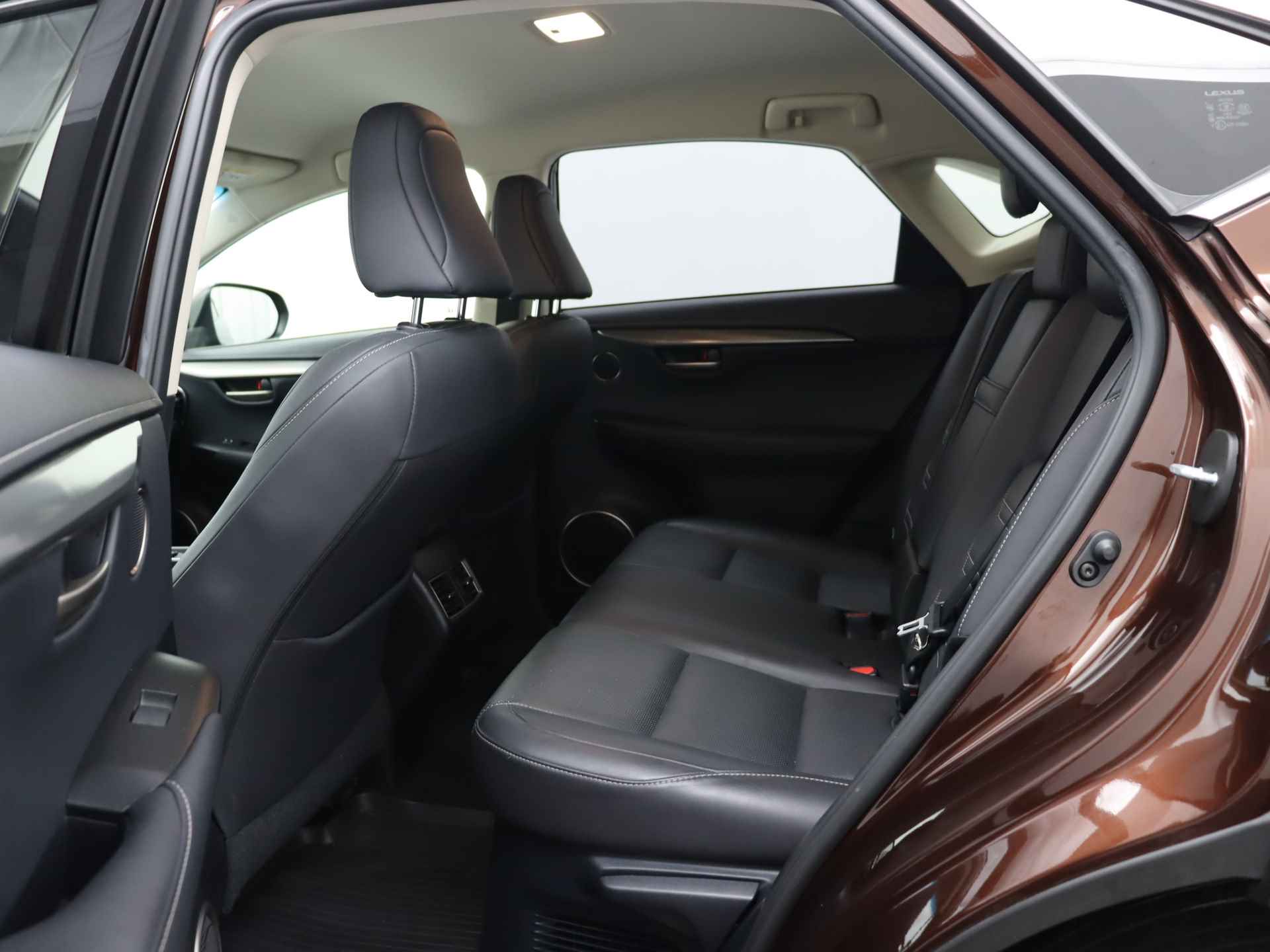 Lexus NX 300h AWD Luxury Line | Elektrisch verstelbare voorstoelen | Stoelverwarming | Navigatie | Parkeersensoren | - 20/42