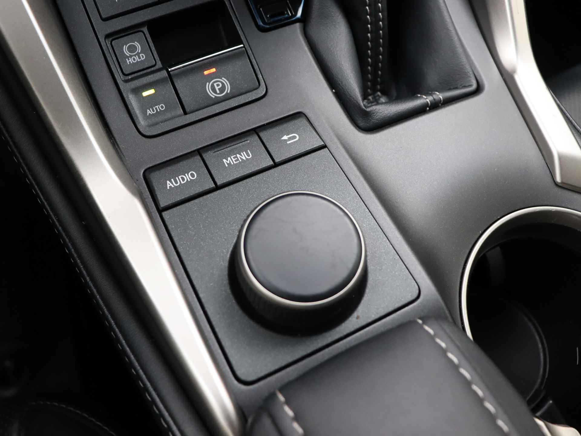 Lexus NX 300h AWD Luxury Line | Elektrisch verstelbare voorstoelen | Stoelverwarming | Navigatie | Parkeersensoren | - 31/42