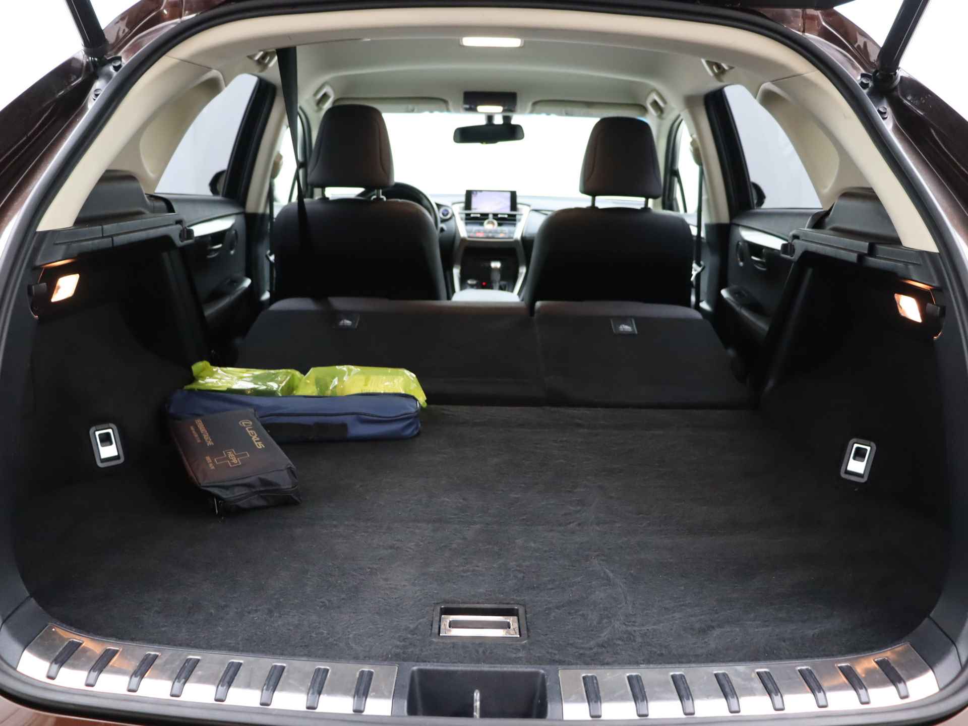 Lexus NX 300h AWD Luxury Line | Elektrisch verstelbare voorstoelen | Stoelverwarming | Navigatie | Parkeersensoren | - 36/42