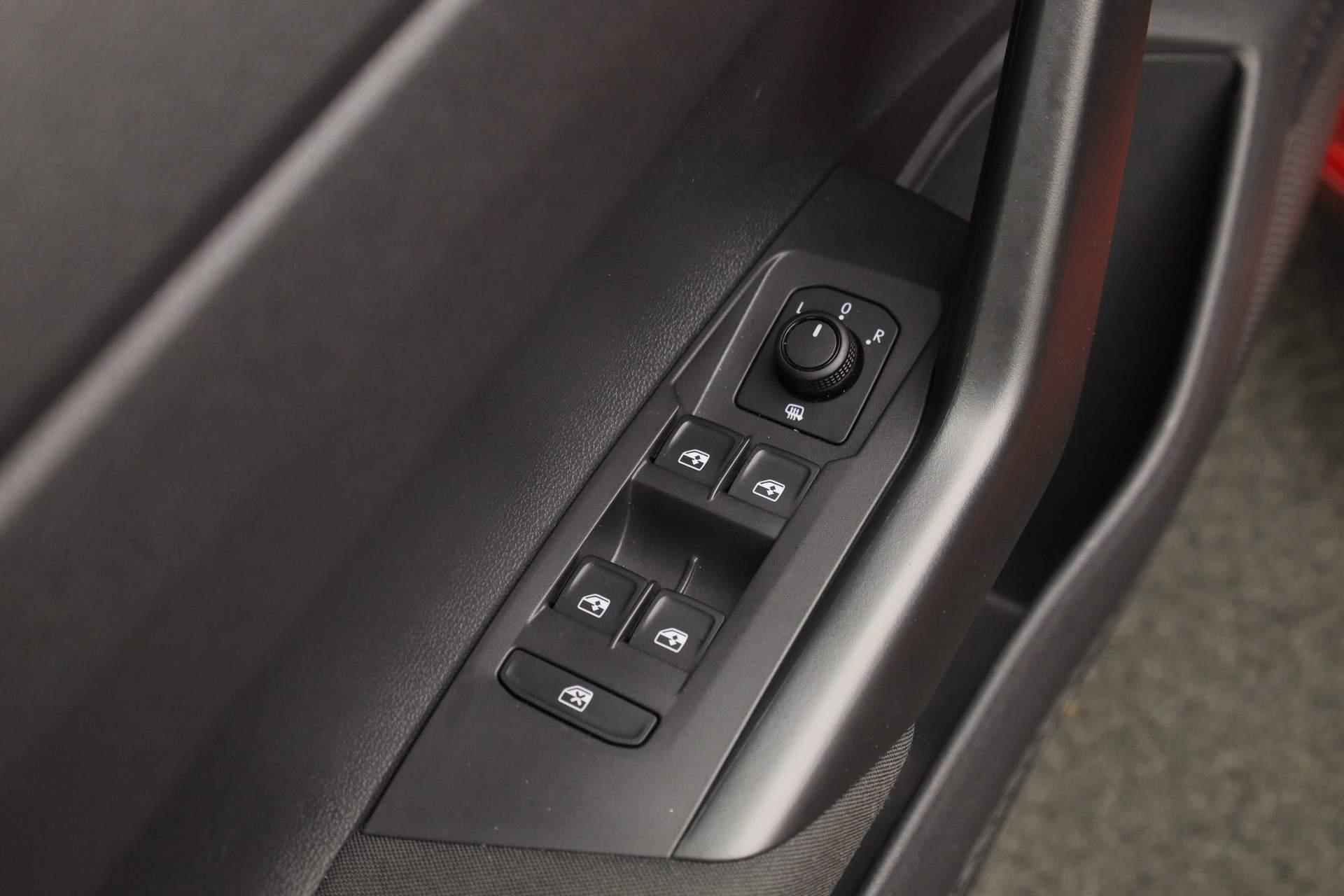 Volkswagen Polo 1.0 TSI Life 95PK Business | ACC | Navi | Stoelverwarming | Parkeersensoren voor/achter - 21/35