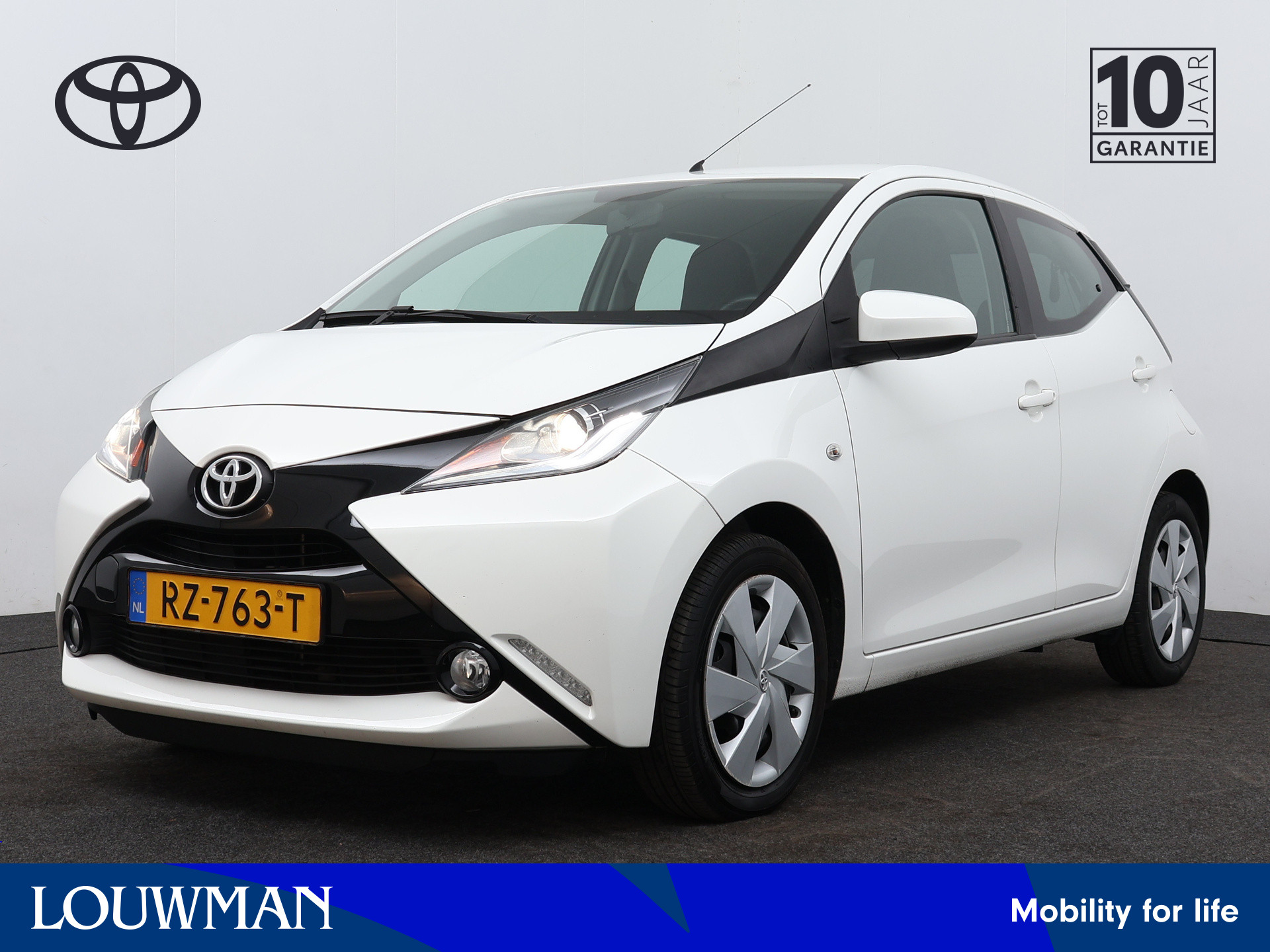 Toyota Aygo 1.0 VVT-i x-play | Airco | Camera | Dealeronderhouden | Automaat |