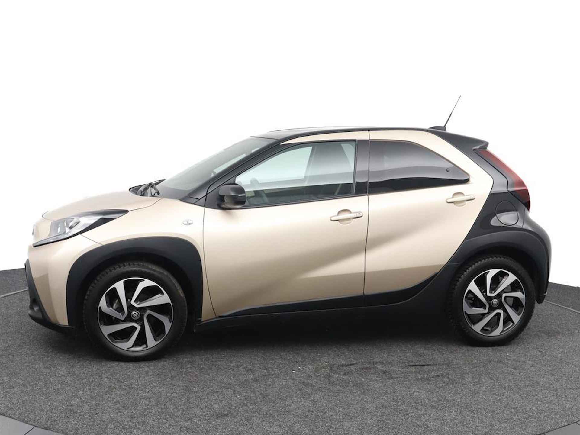 Toyota Aygo X 1.0 VVT-i MT Pulse | Two tone | Airco | Stoelverwarming | Apple carplay Android auto | - 3/40