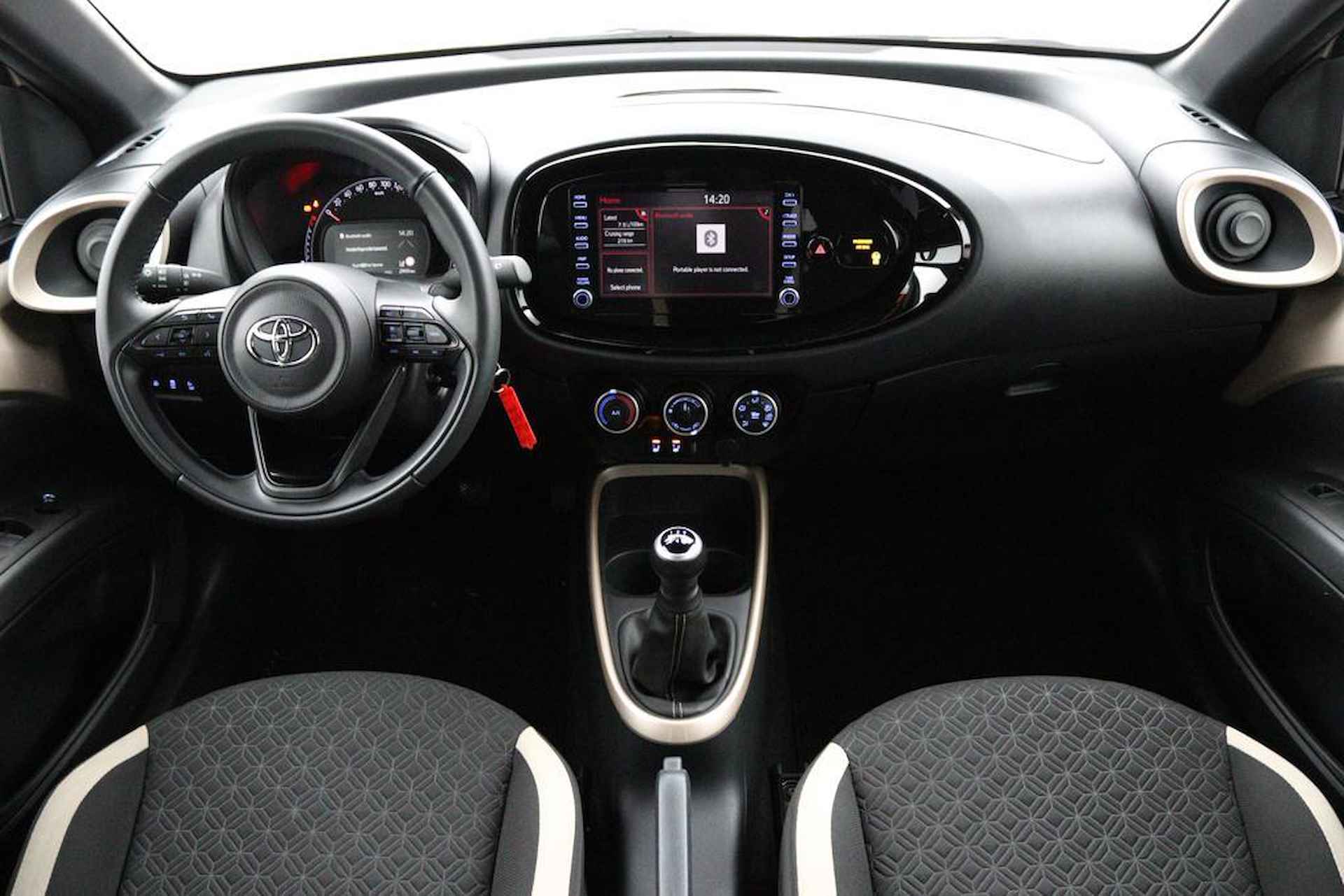 Toyota Aygo X 1.0 VVT-i MT Pulse | Two tone | Airco | Stoelverwarming | Apple carplay Android auto | - 4/40