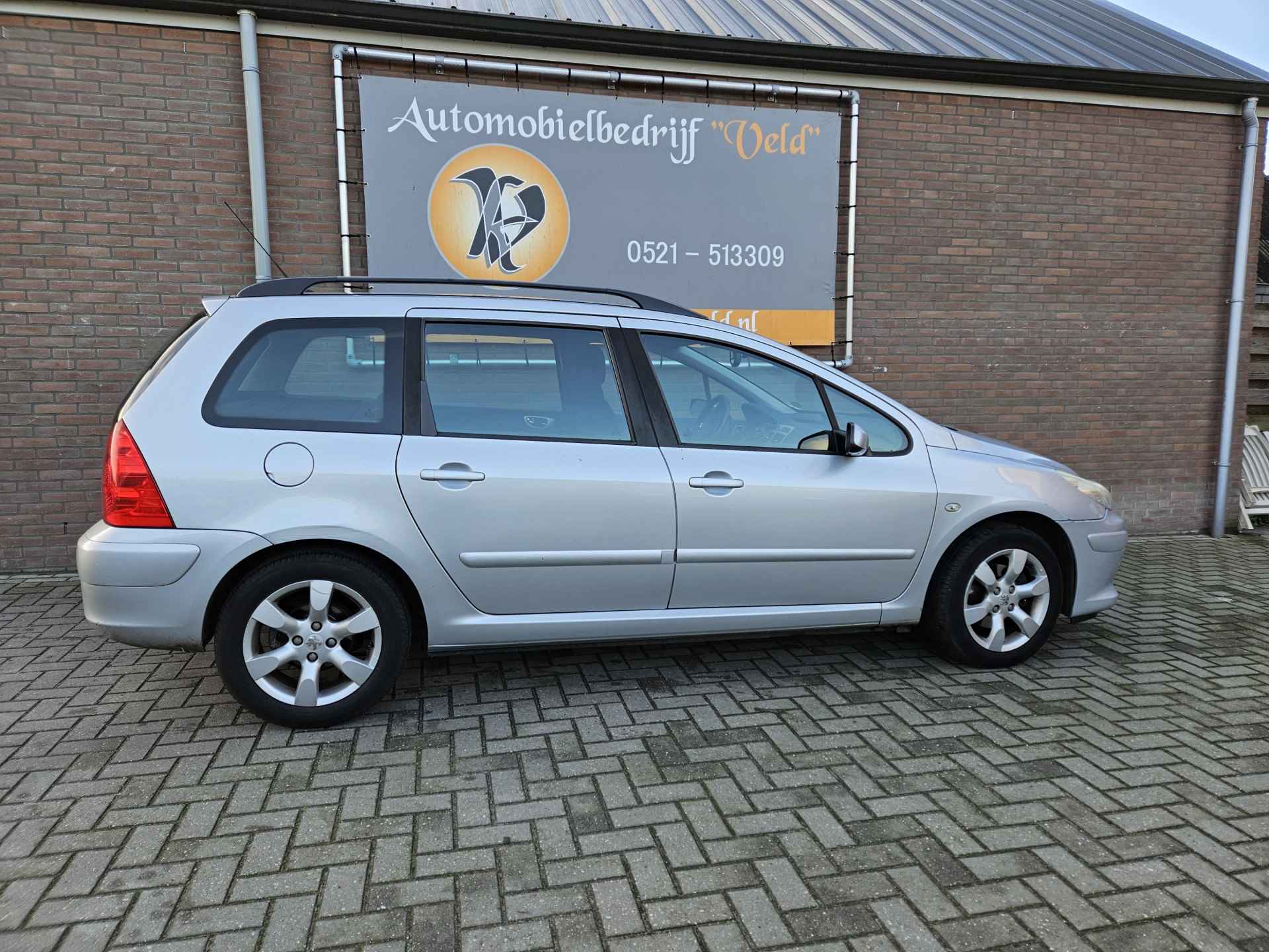 Peugeot 307 Break 2.0-16V Premium - 22/26