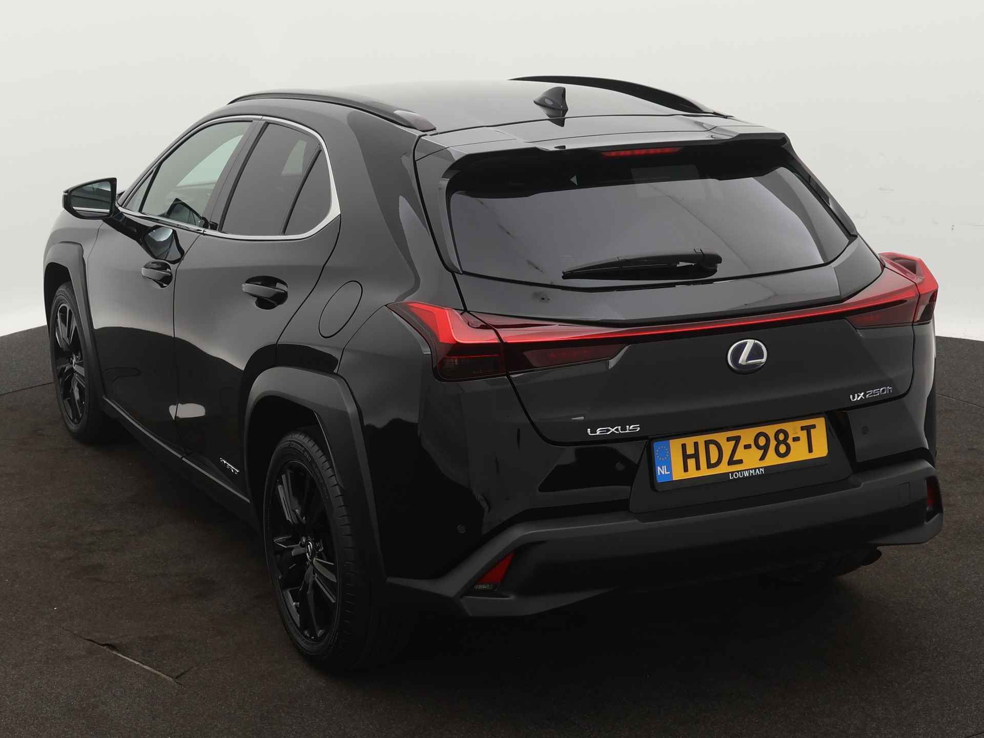 Lexus UX 250h Black Edition | Dodehoekdetector | 18" LM Velgen | Leder | Navigatie | - 3/50