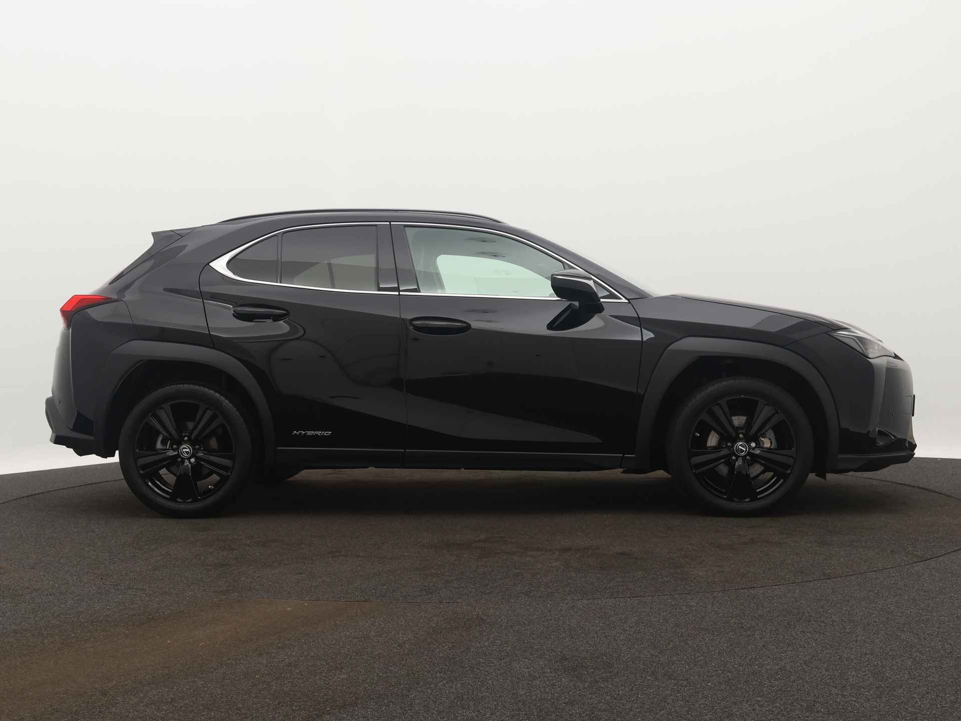 Lexus UX 250h Black Edition | Dodehoekdetector | 18" LM Velgen | Leder | Navigatie | - 32/50