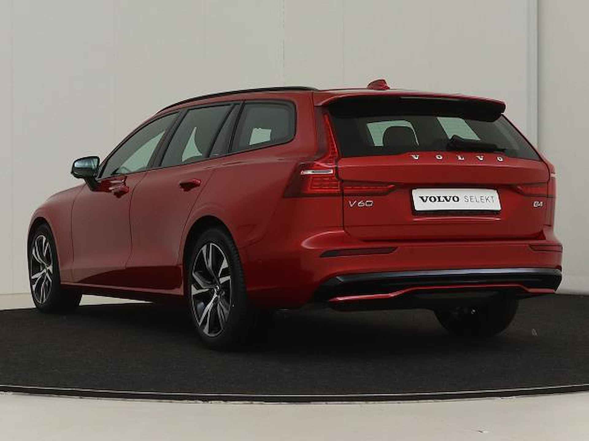 Volvo V60 B4 200PK Plus Dark | Trekhaak | 360º view | HK Audio | Contourstoelen | Adapt LED | Parkeerverw - 3/15