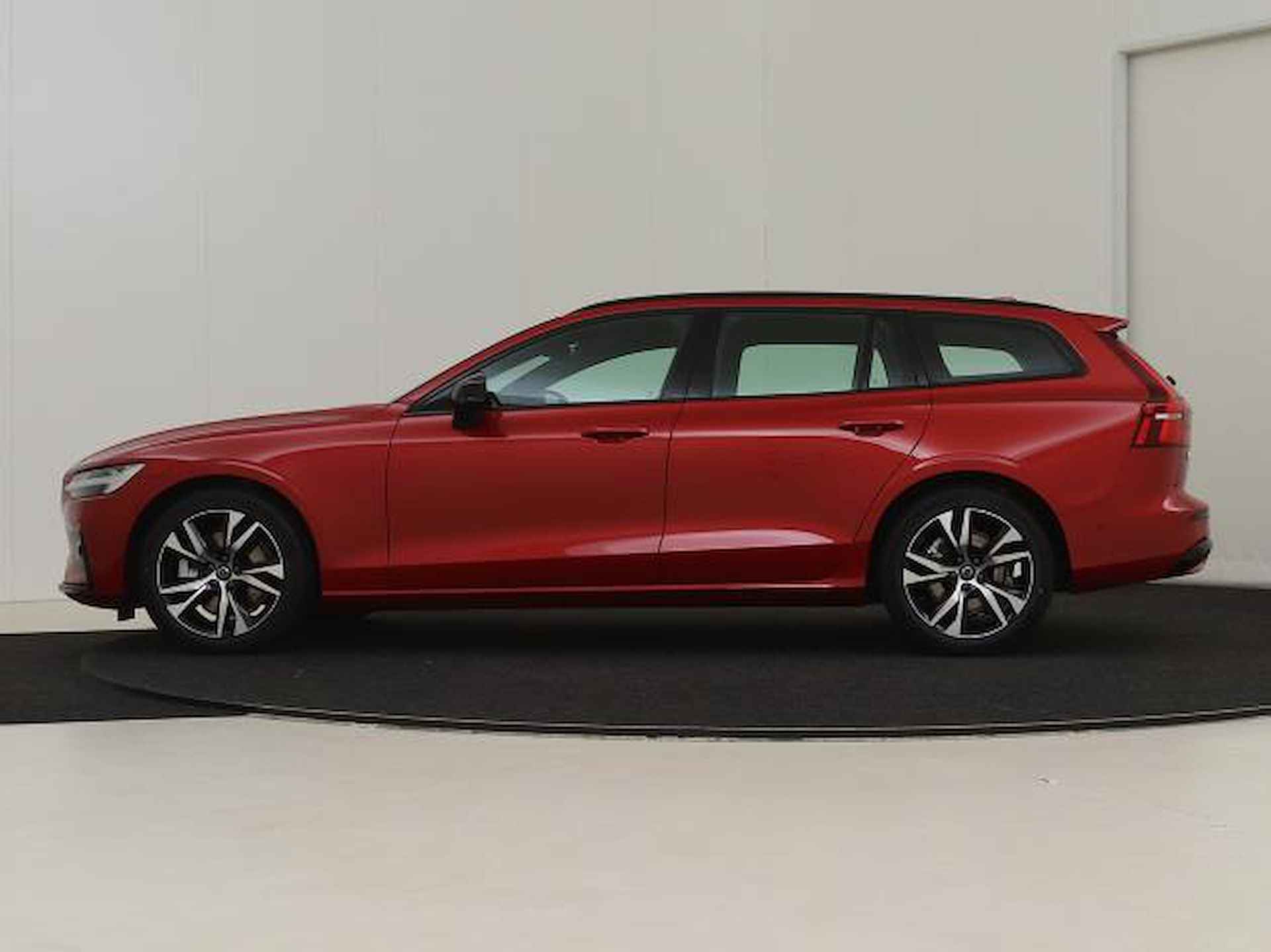 Volvo V60 B4 200PK Plus Dark | Trekhaak | 360º view | HK Audio | Contourstoelen | Adapt LED | Parkeerverw - 10/15